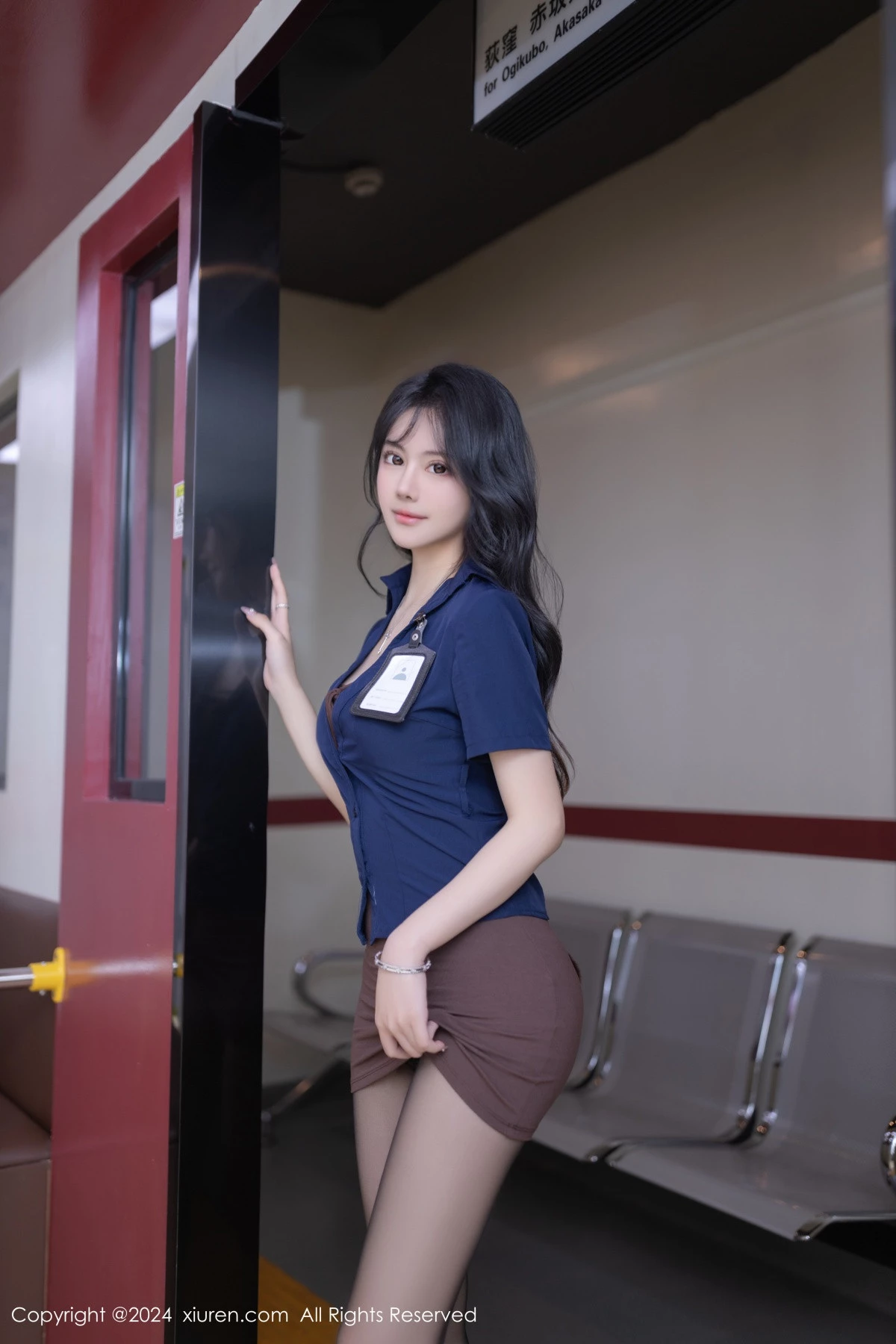 [[XiuRen秀人网]秀人网]No.8167_模特幼幼蓝色上衣配咖啡色短裙露黑色内衣超薄黑丝极致魅惑写真81P