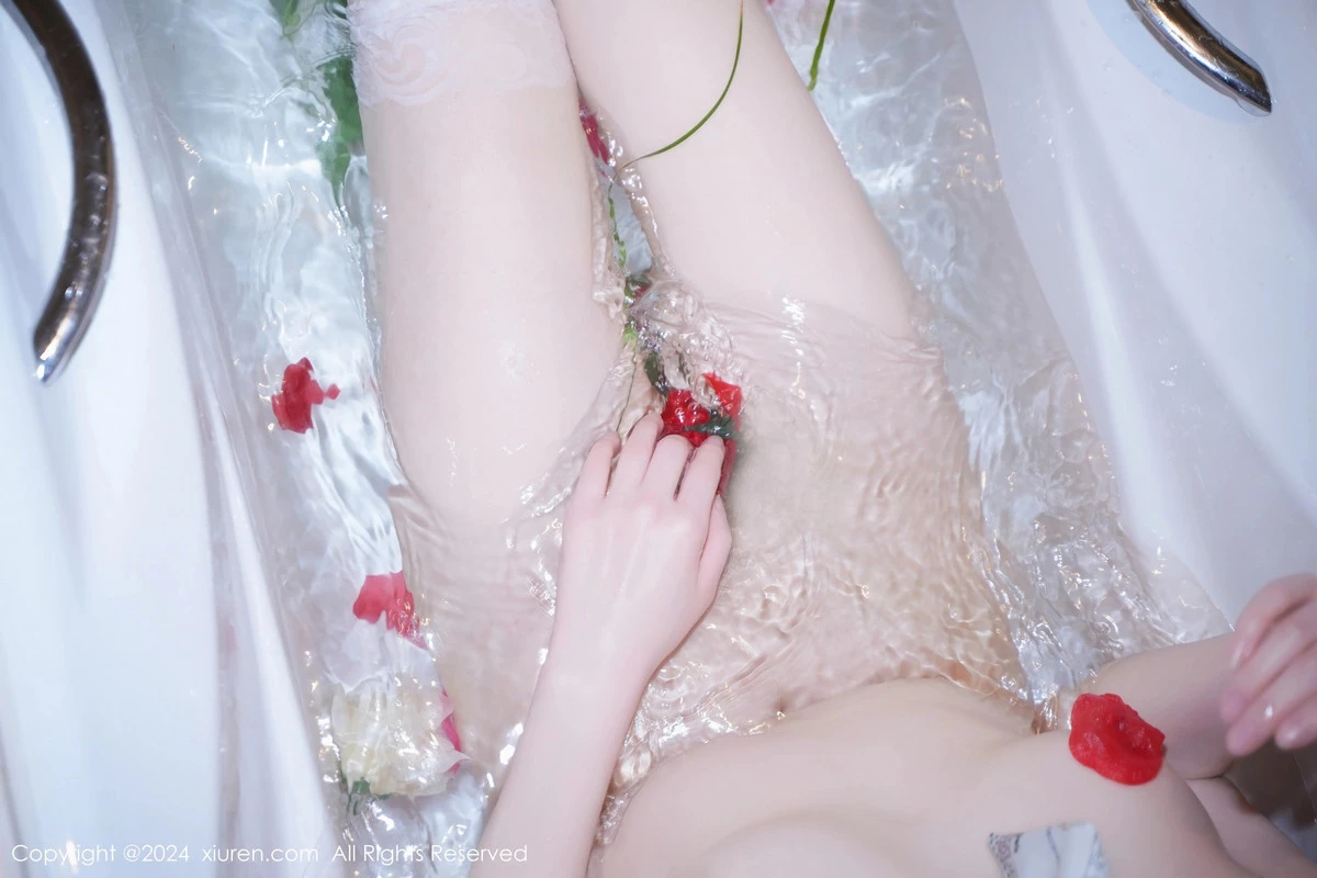 [[XiuRen秀人网]秀人网]No.8162_模特梦灵儿Mini性感白色浴袍配白色丝袜秀曼妙身姿惹火诱惑写真66P