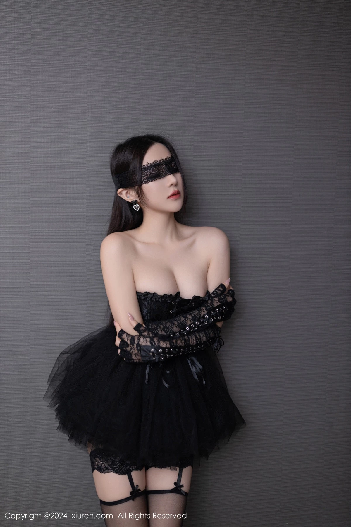 [[XiuRen秀人网]秀人网]No.8166_模特鱼子酱Fish性感黑色轻透长裙露黑色内衣配黑丝吊袜魅惑写真79P