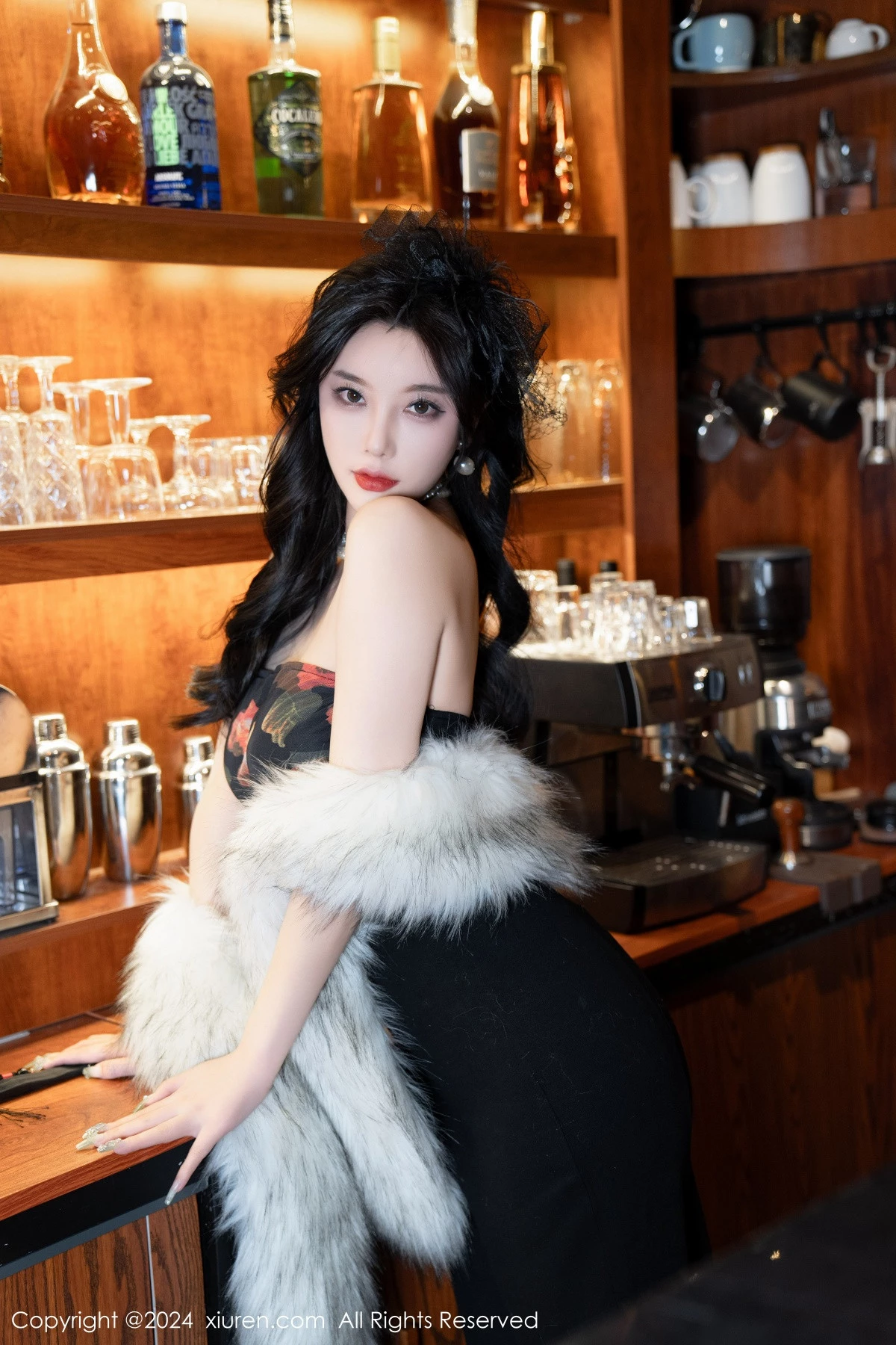 [[XiuRen秀人网]秀人网]No.8169_女神杨晨晨Yome性感深色露肩连衣短裙配黑丝吊袜完美诱惑写真90P