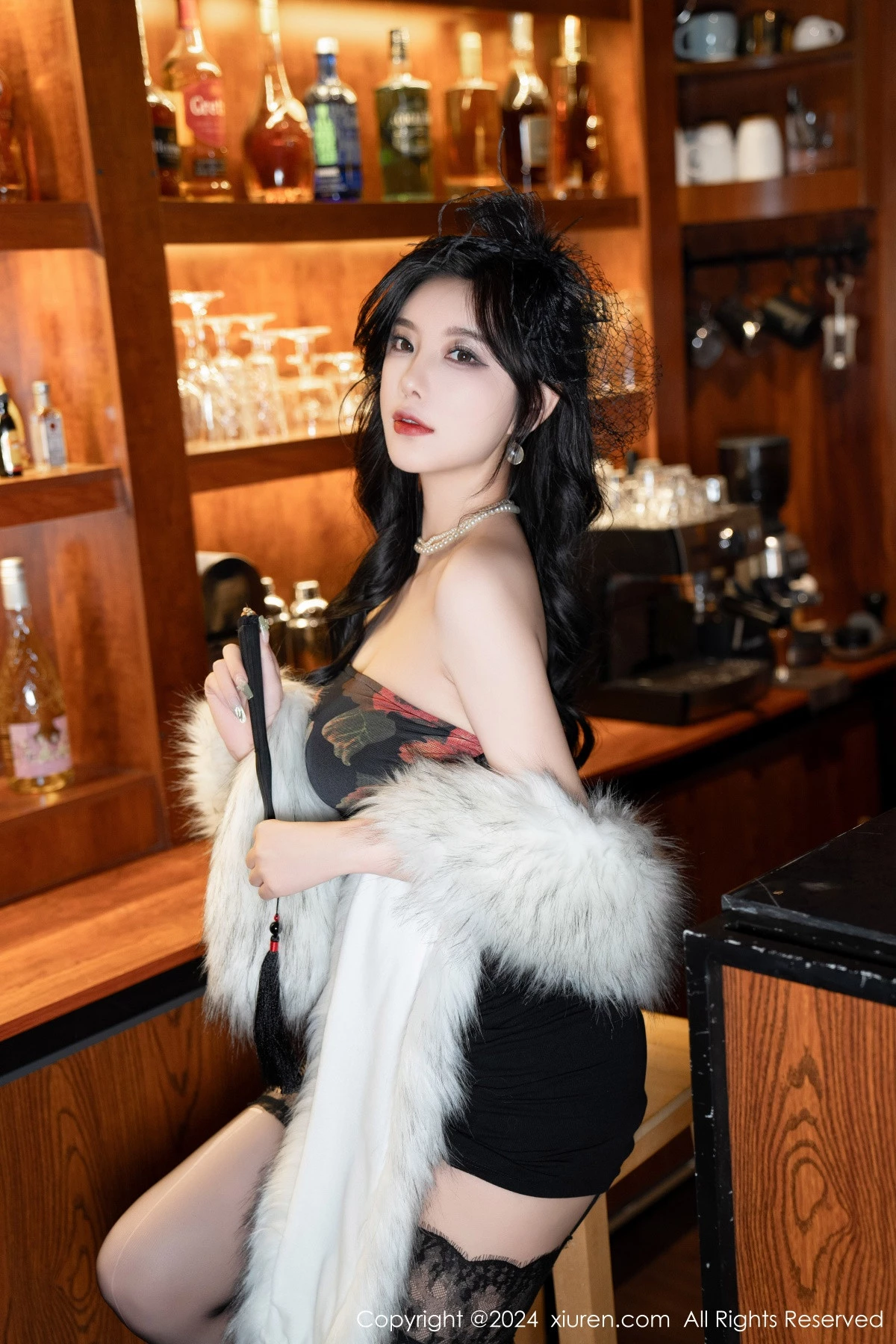 [[XiuRen秀人网]秀人网]No.8169_女神杨晨晨Yome性感深色露肩连衣短裙配黑丝吊袜完美诱惑写真90P