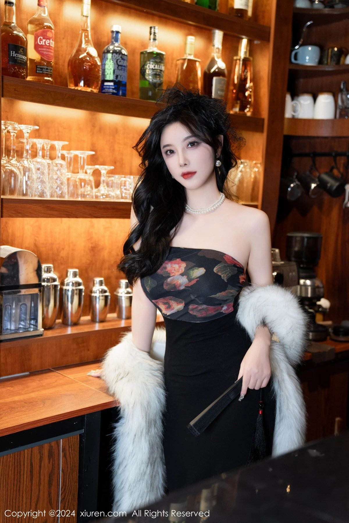 [[XiuRen秀人网]秀人网]No.8169_女神杨晨晨Yome性感深色露肩连衣短裙配黑丝吊袜完美诱惑写真90P