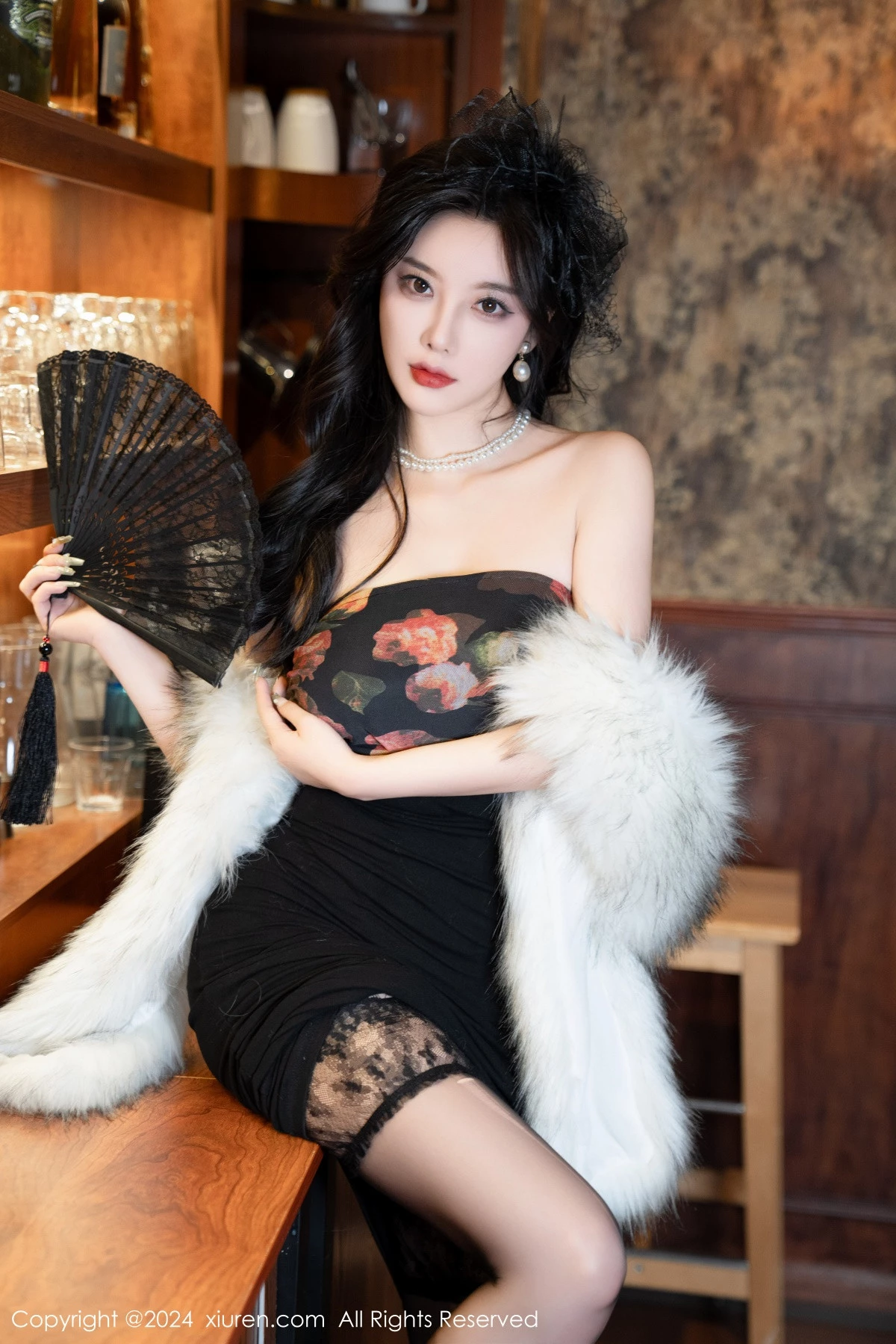 [[XiuRen秀人网]秀人网]No.8169_女神杨晨晨Yome性感深色露肩连衣短裙配黑丝吊袜完美诱惑写真90P