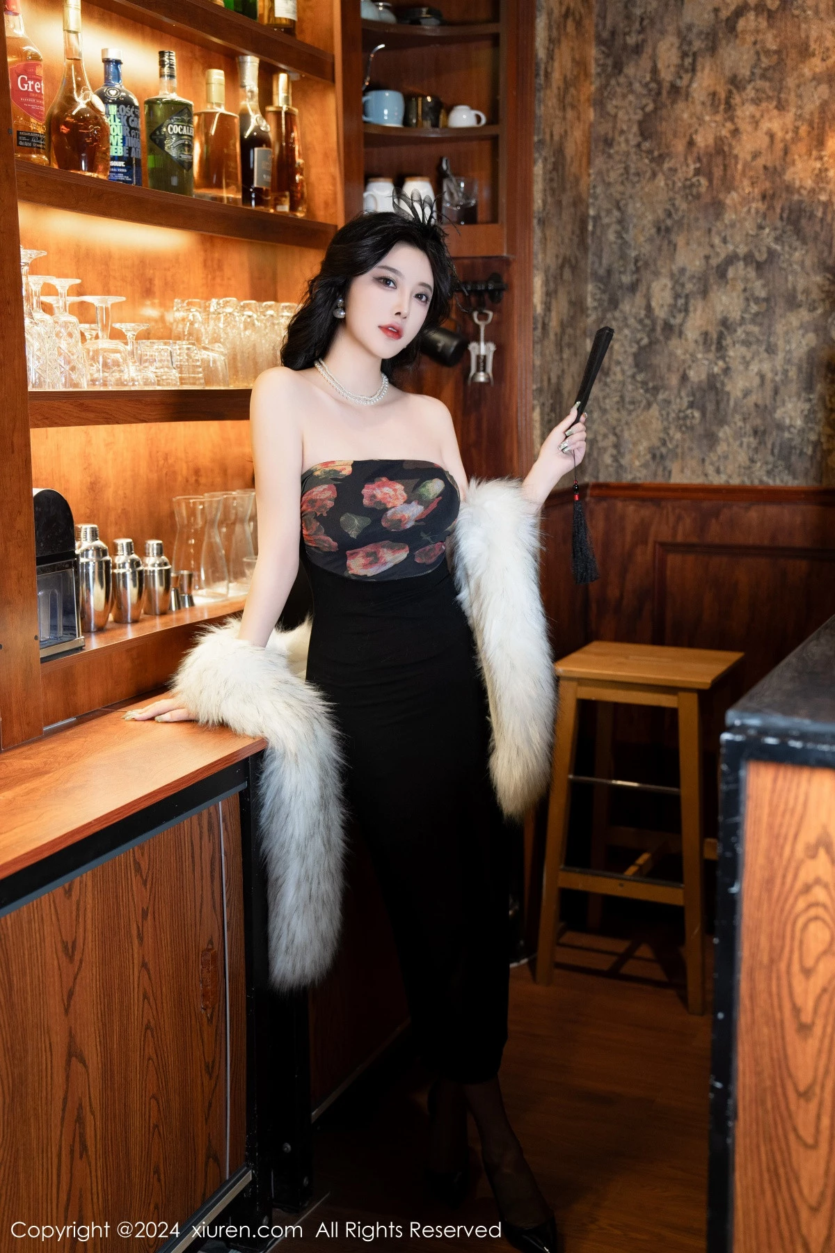 [[XiuRen秀人网]秀人网]No.8169_女神杨晨晨Yome性感深色露肩连衣短裙配黑丝吊袜完美诱惑写真90P