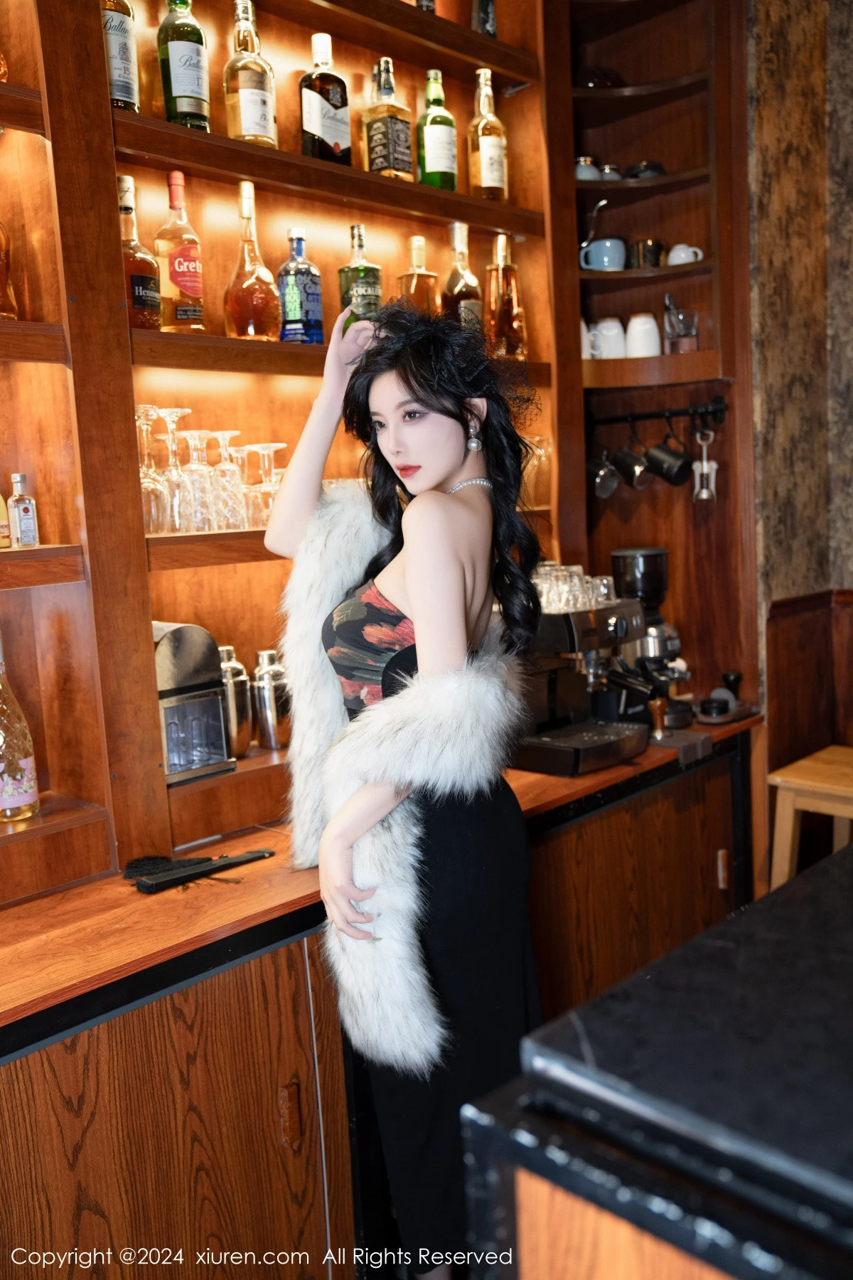 [[XiuRen秀人网]秀人网]No.8169_女神杨晨晨Yome性感深色露肩连衣短裙配黑丝吊袜完美诱惑写真90P