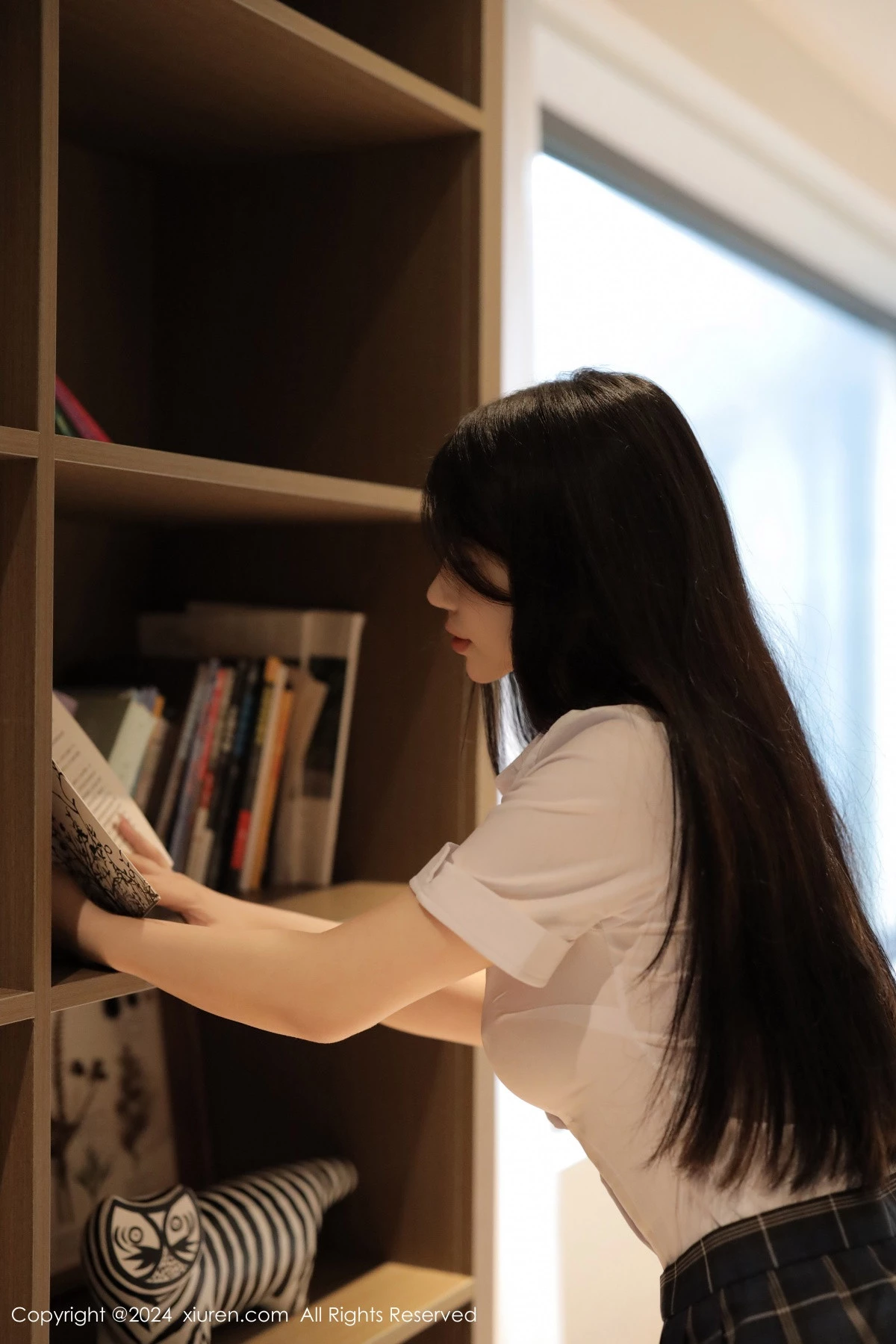 [[XiuRen秀人网]秀人网]No.8173_模特陈小花性感白衬衫配黑色格子短裙秀曼妙身姿迷人诱惑写真83P