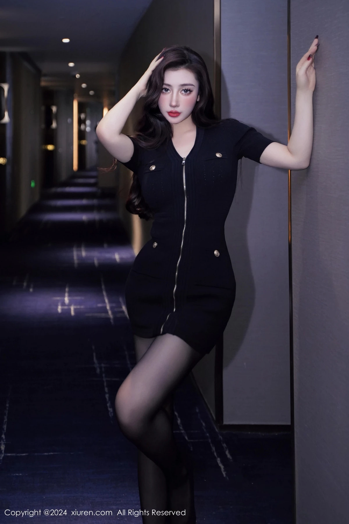 [[XiuRen秀人网]秀人网]No.8170_模特蕾蕾醒了没性感黑色收身服饰配超薄黑丝秀丰腴身材诱惑写真80P