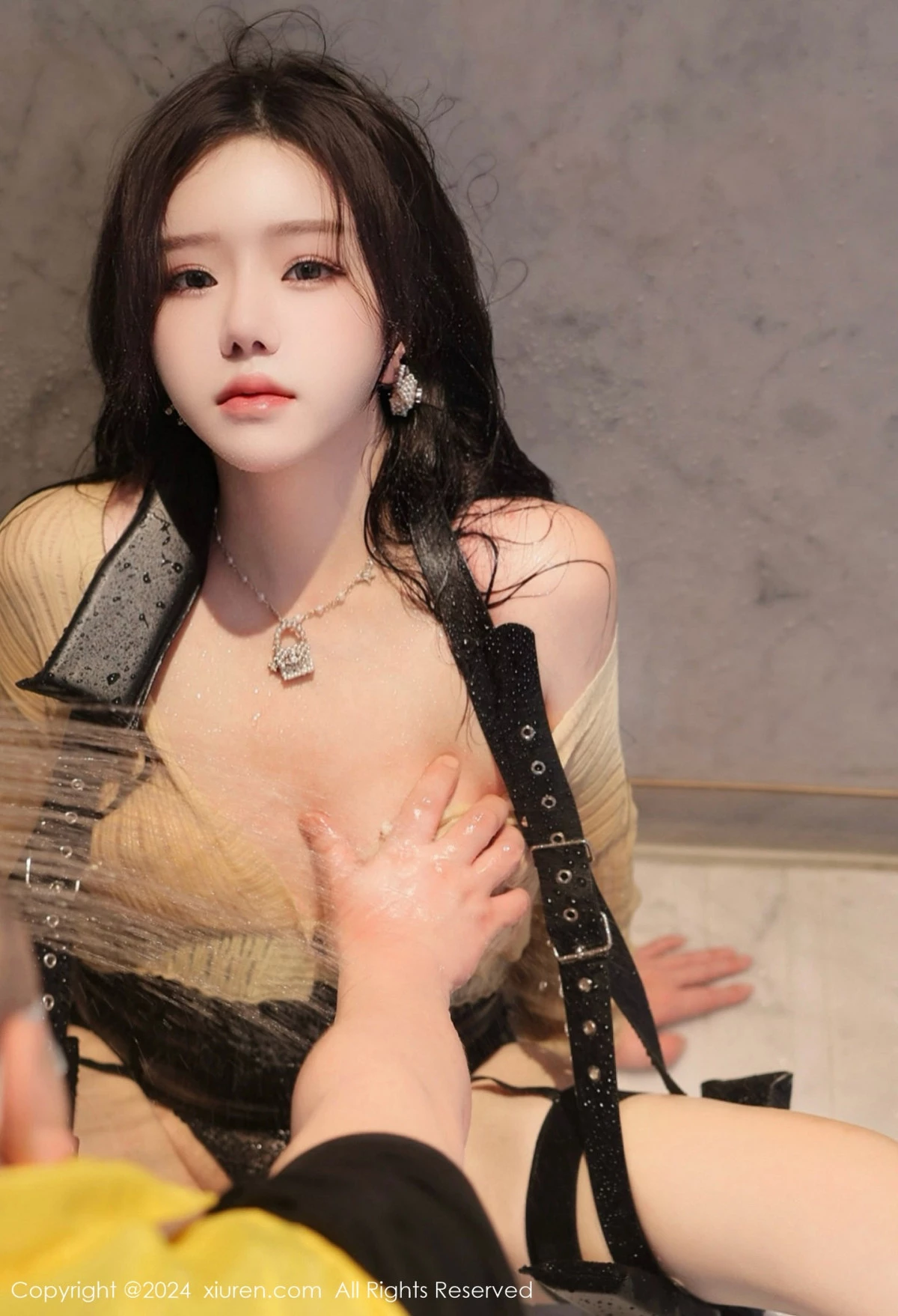 [[XiuRen秀人网]秀人网]No.8181_模特小薯条nienie剧情演绎性感黑色蕾丝服饰秀惹火身材诱惑写真85P