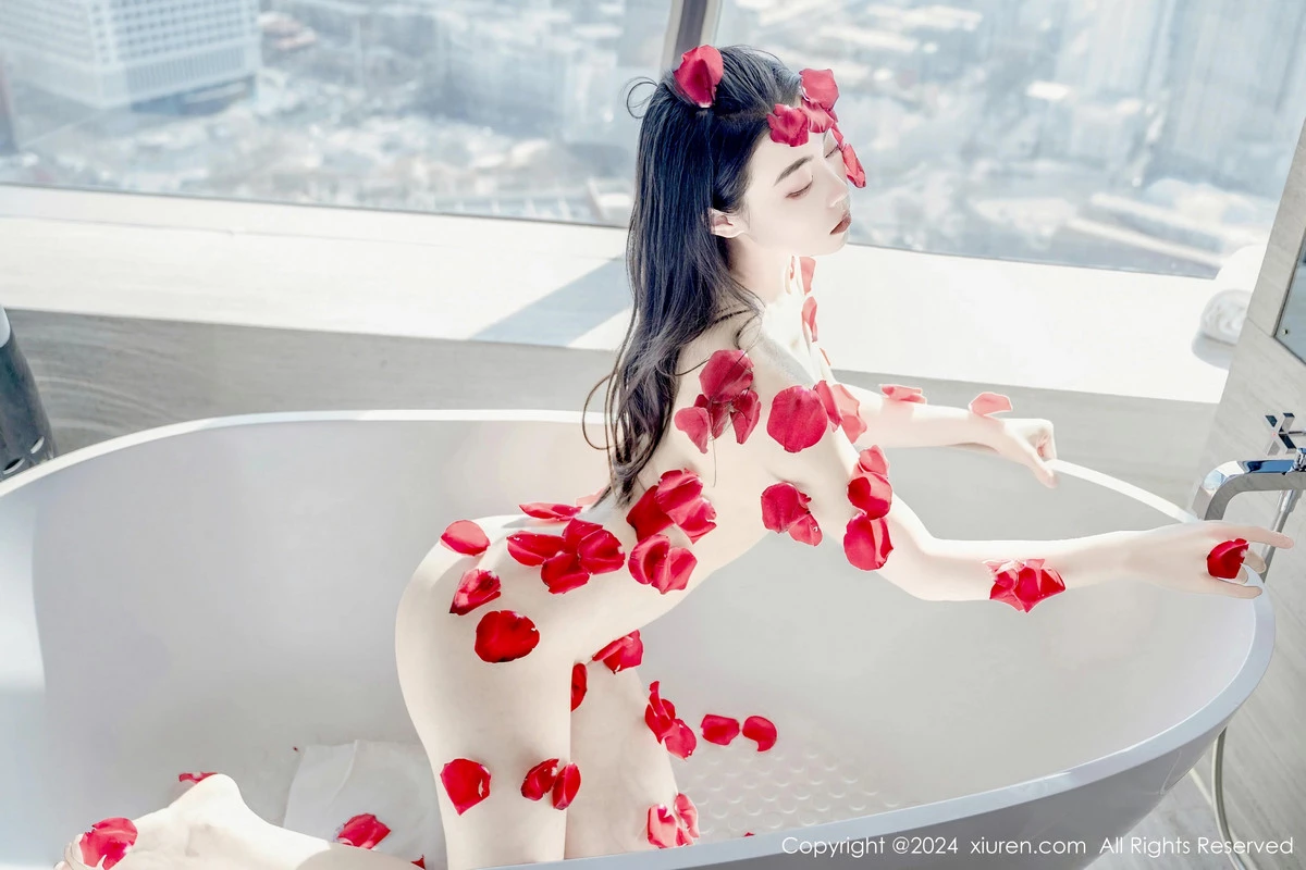 [[XiuRen秀人网]秀人网]No.8175_新人模特瑜伽喵私房浴室玫瑰花瓣浴秀魔鬼曲线撩人诱惑写真63P