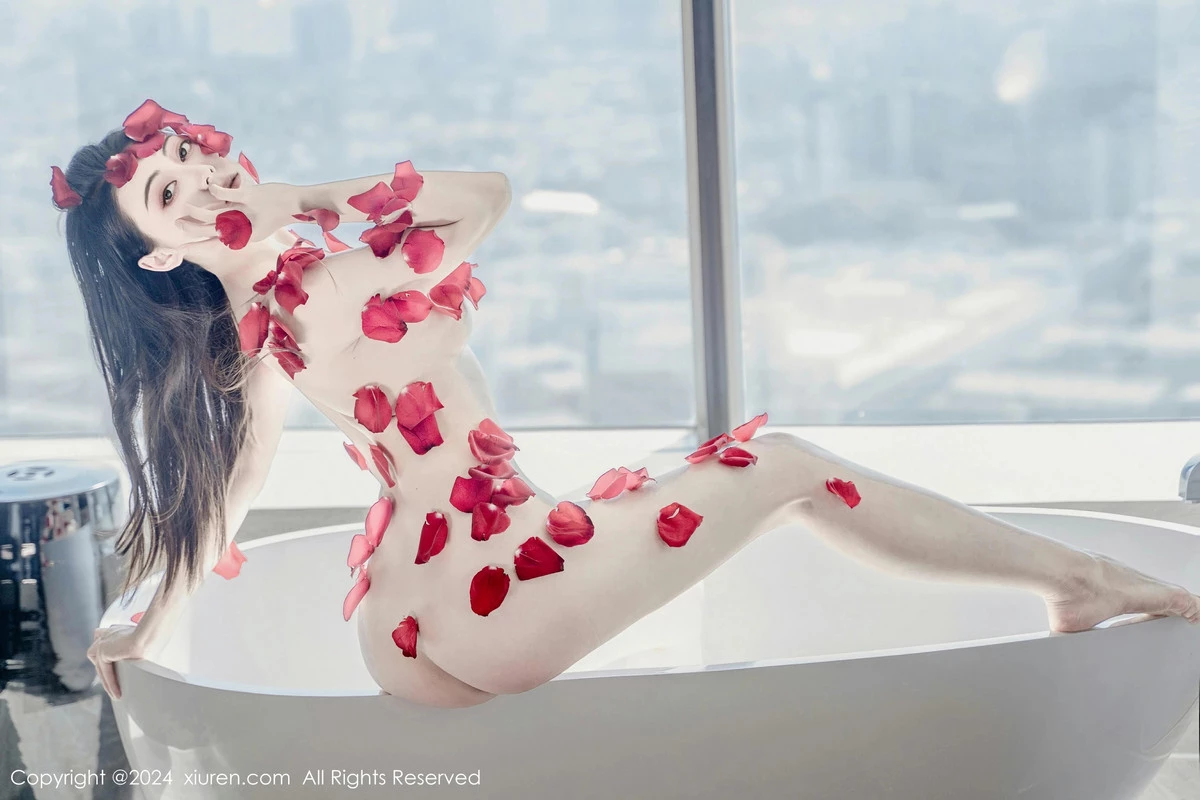 [[XiuRen秀人网]秀人网]No.8175_新人模特瑜伽喵私房浴室玫瑰花瓣浴秀魔鬼曲线撩人诱惑写真63P