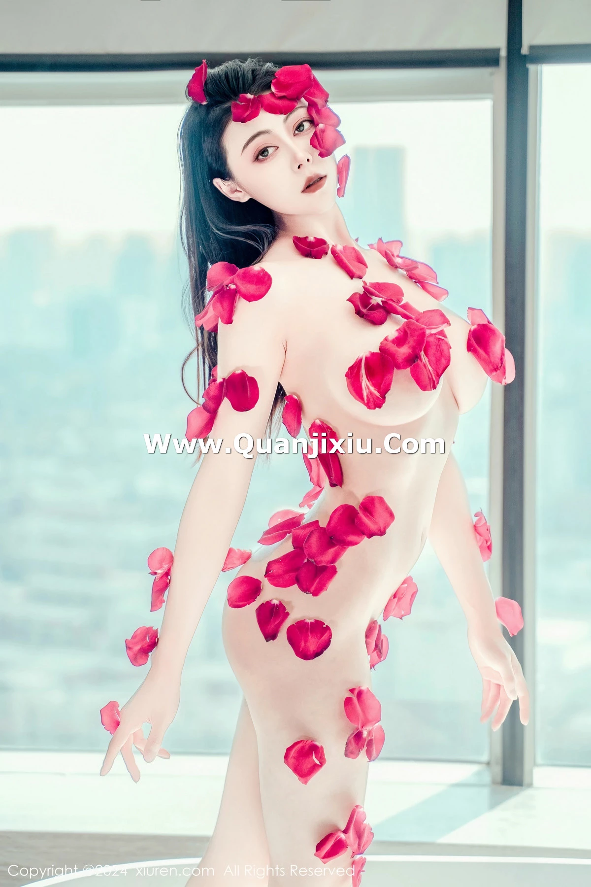 [[XiuRen秀人网]秀人网]No.8175_新人模特瑜伽喵私房浴室玫瑰花瓣浴秀魔鬼曲线撩人诱惑写真63P