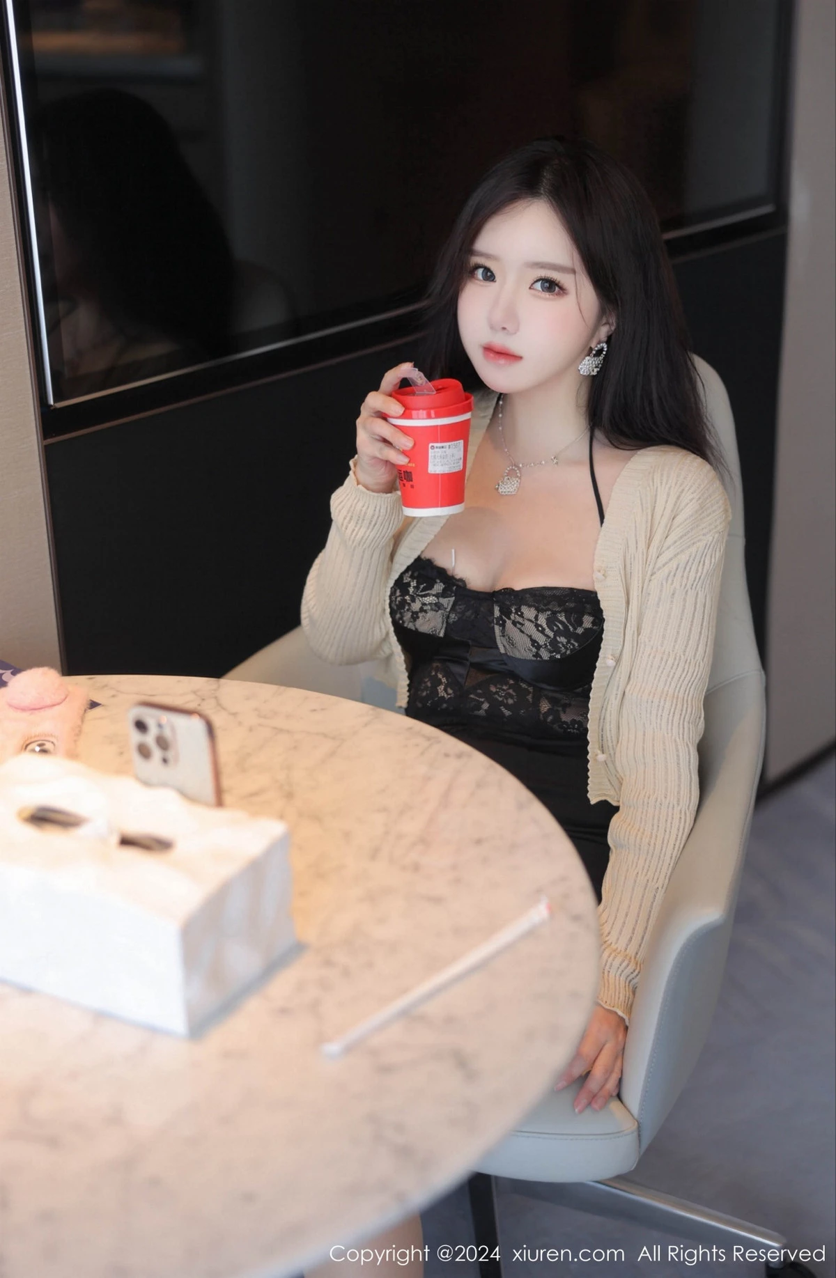 [[XiuRen秀人网]秀人网]No.8181_模特小薯条nienie剧情演绎性感黑色蕾丝服饰秀惹火身材诱惑写真85P