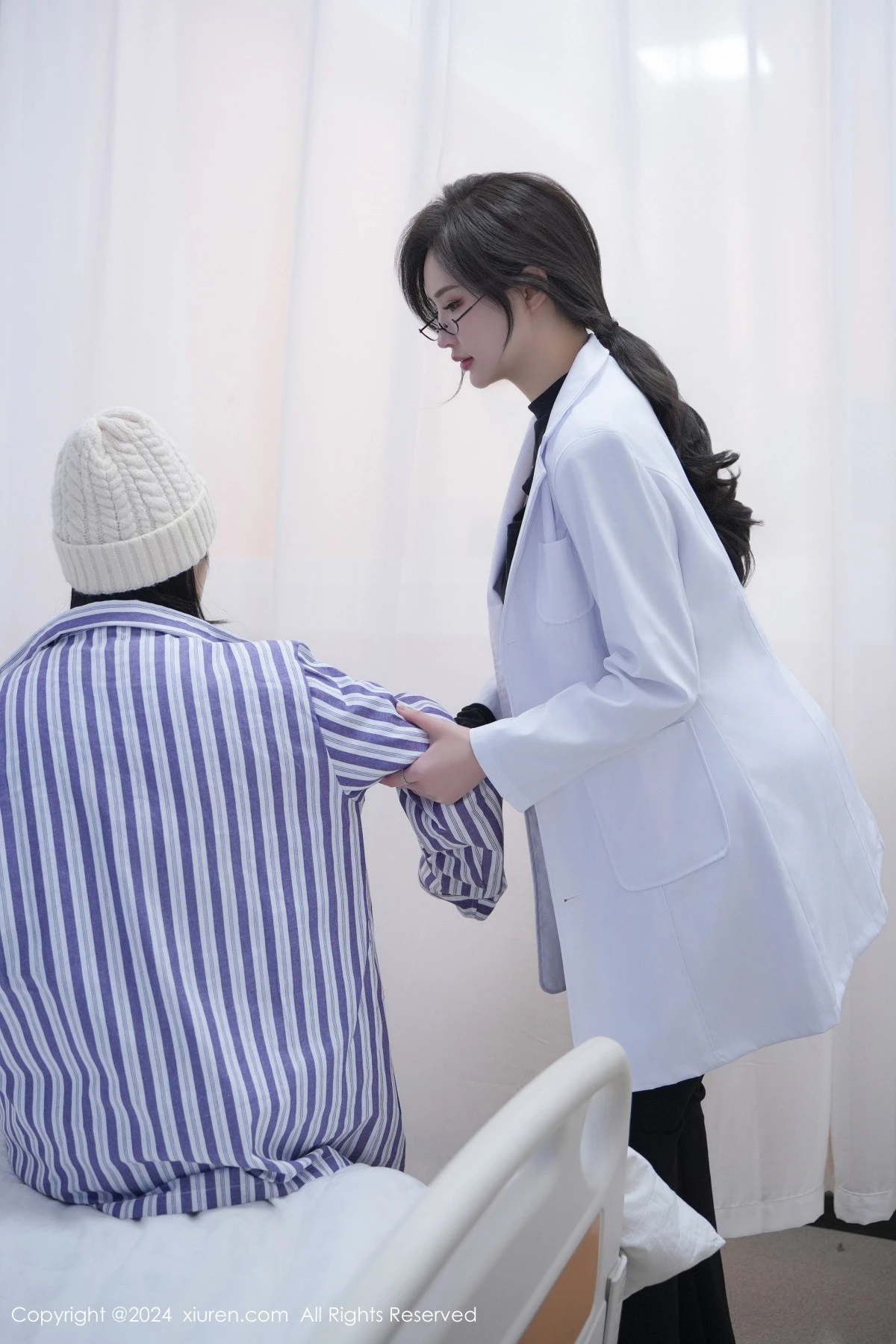 [[XiuRen秀人网]秀人网]No.8180_女神Carol周妍希性感女医生制服露开档黑丝秀翘臀美腿诱惑写真78P