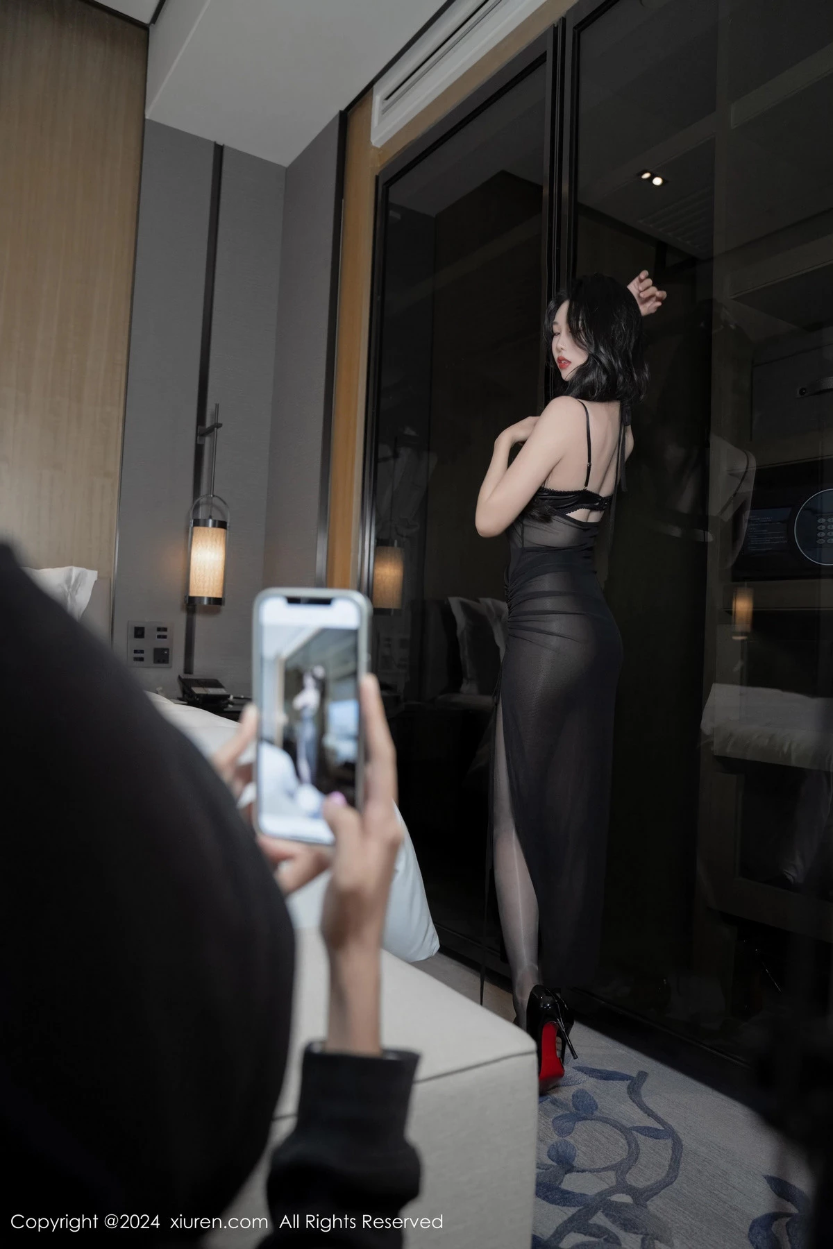 [[XiuRen秀人网]秀人网]No.8193_模特利世性感黑色蕾丝内衣配闪亮无内黑丝秀曼妙身姿诱惑写真80P