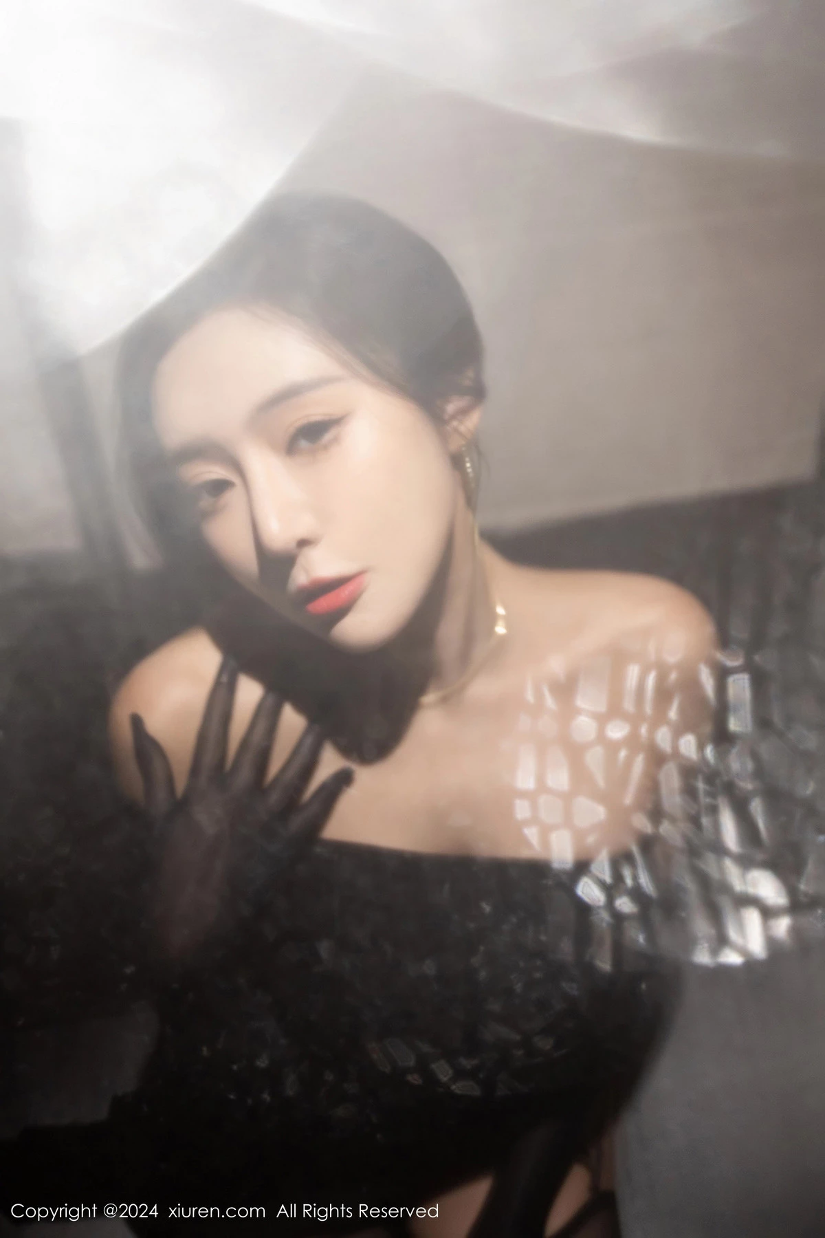 [[XiuRen秀人网]秀人网]No.8194_女神王馨瑶yanni黑色连衣长裙+黑色轻透情趣服饰惹火诱惑写真82P