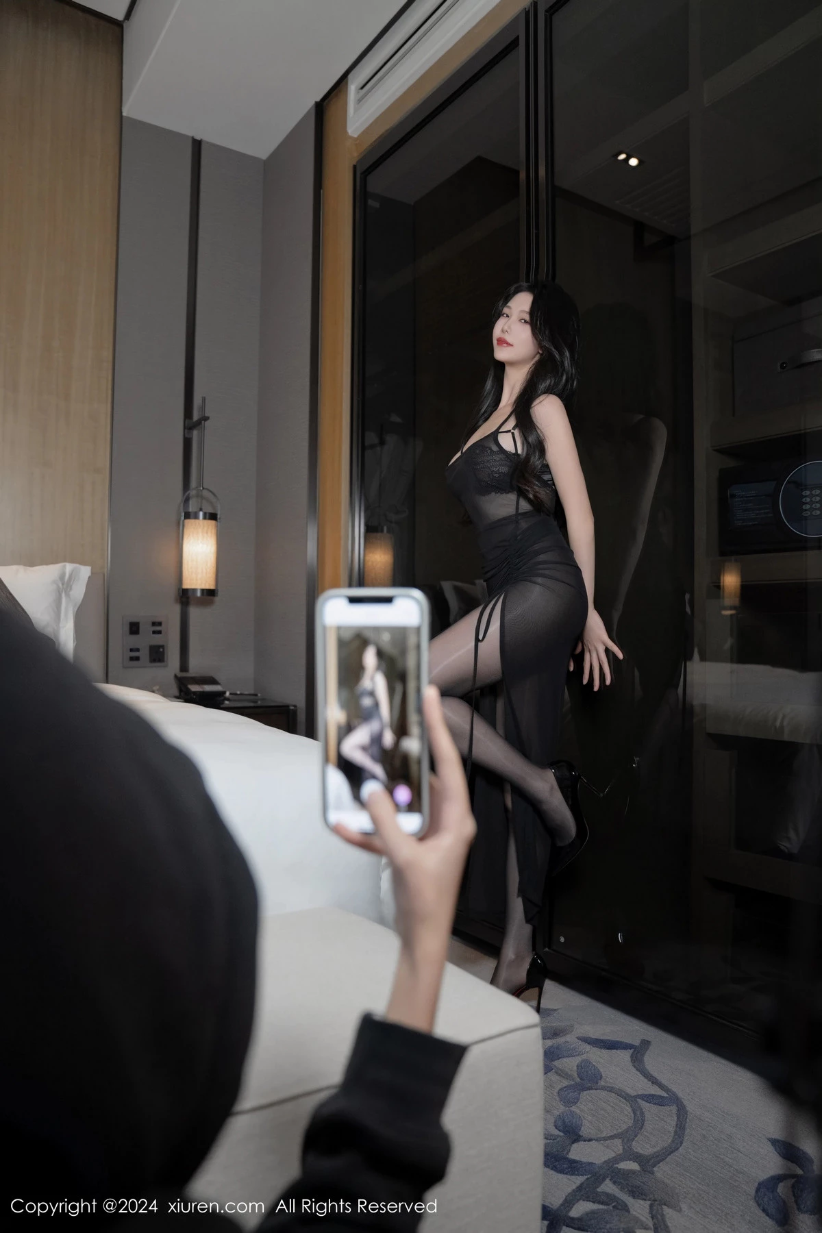 [[XiuRen秀人网]秀人网]No.8193_模特利世性感黑色蕾丝内衣配闪亮无内黑丝秀曼妙身姿诱惑写真80P
