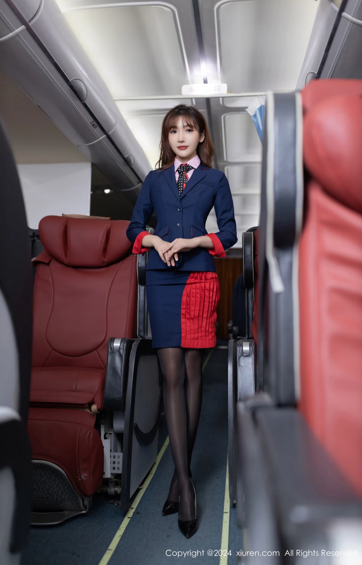 [[XiuRen秀人网]秀人网]No.8196_模特陆萱萱性感粉色空姐制服露粉色内衣秀柔美身段迷人诱惑写真80P