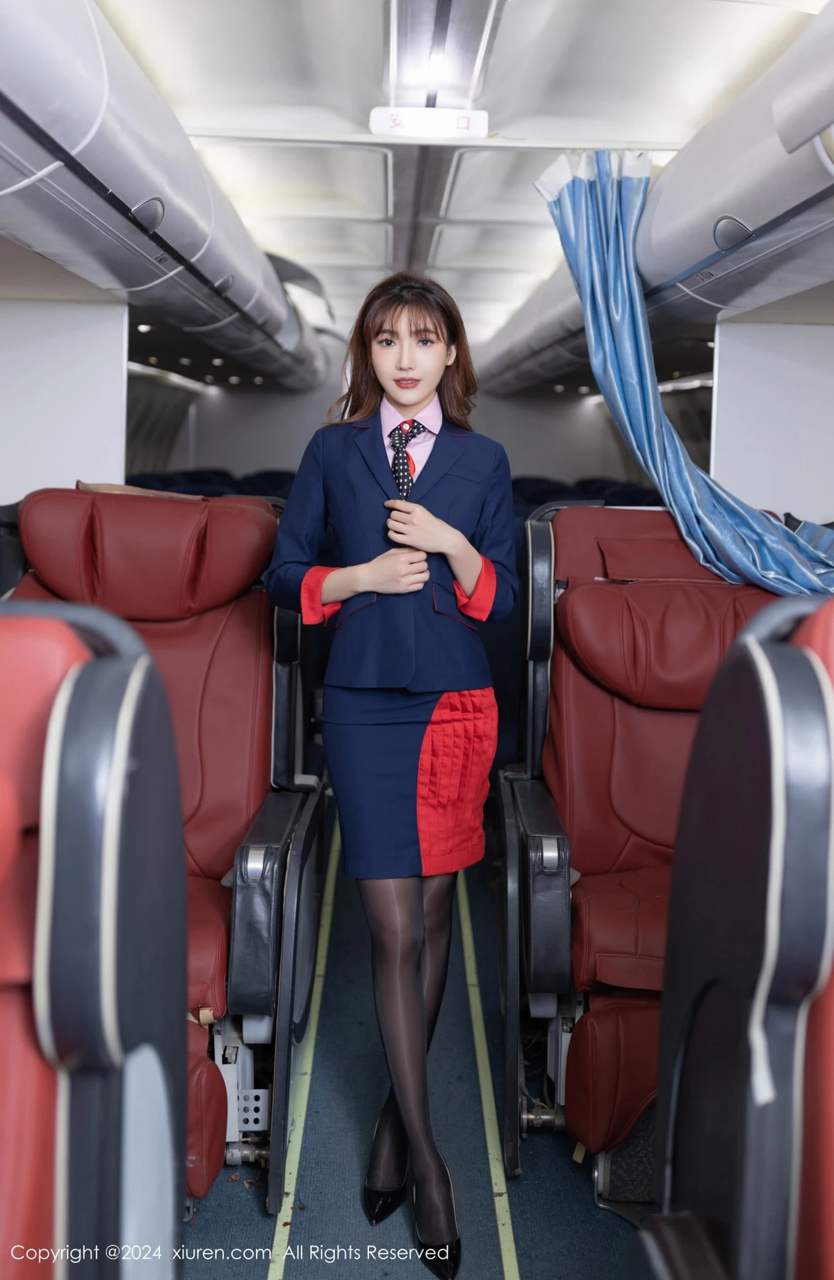 [[XiuRen秀人网]秀人网]No.8196_模特陆萱萱性感粉色空姐制服露粉色内衣秀柔美身段迷人诱惑写真80P