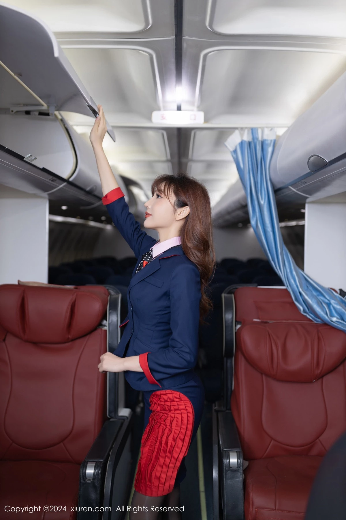 [[XiuRen秀人网]秀人网]No.8196_模特陆萱萱性感粉色空姐制服露粉色内衣秀柔美身段迷人诱惑写真80P