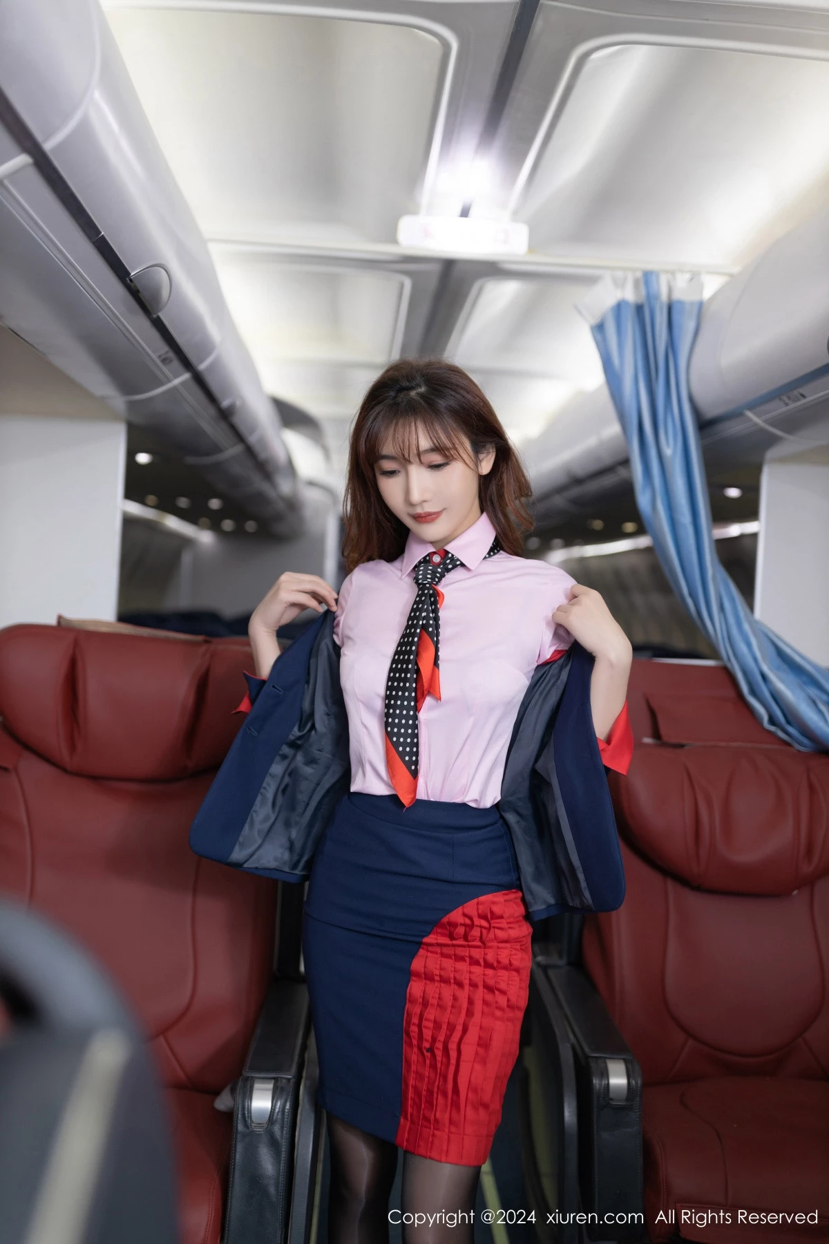 [[XiuRen秀人网]秀人网]No.8196_模特陆萱萱性感粉色空姐制服露粉色内衣秀柔美身段迷人诱惑写真80P