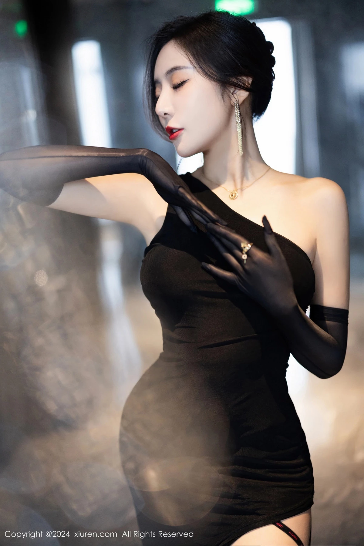 [[XiuRen秀人网]秀人网]No.8194_女神王馨瑶yanni黑色连衣长裙+黑色轻透情趣服饰惹火诱惑写真82P