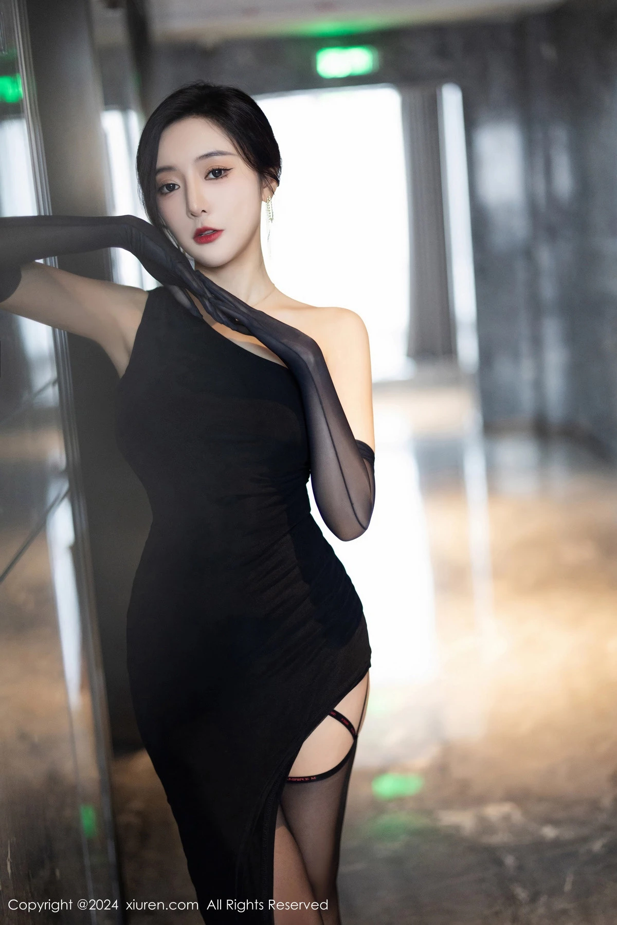 [[XiuRen秀人网]秀人网]No.8194_女神王馨瑶yanni黑色连衣长裙+黑色轻透情趣服饰惹火诱惑写真82P