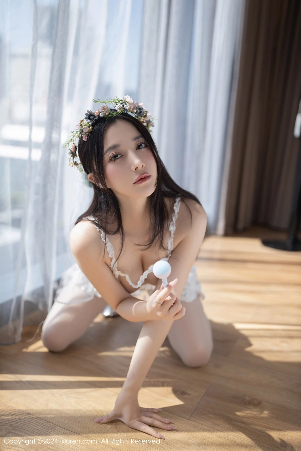 [[XiuRen秀人网]秀人网]No.8201_模特鱼子酱Fish泰国旅拍性感白色内衣配白丝袜秀曼妙身姿诱惑写真80P