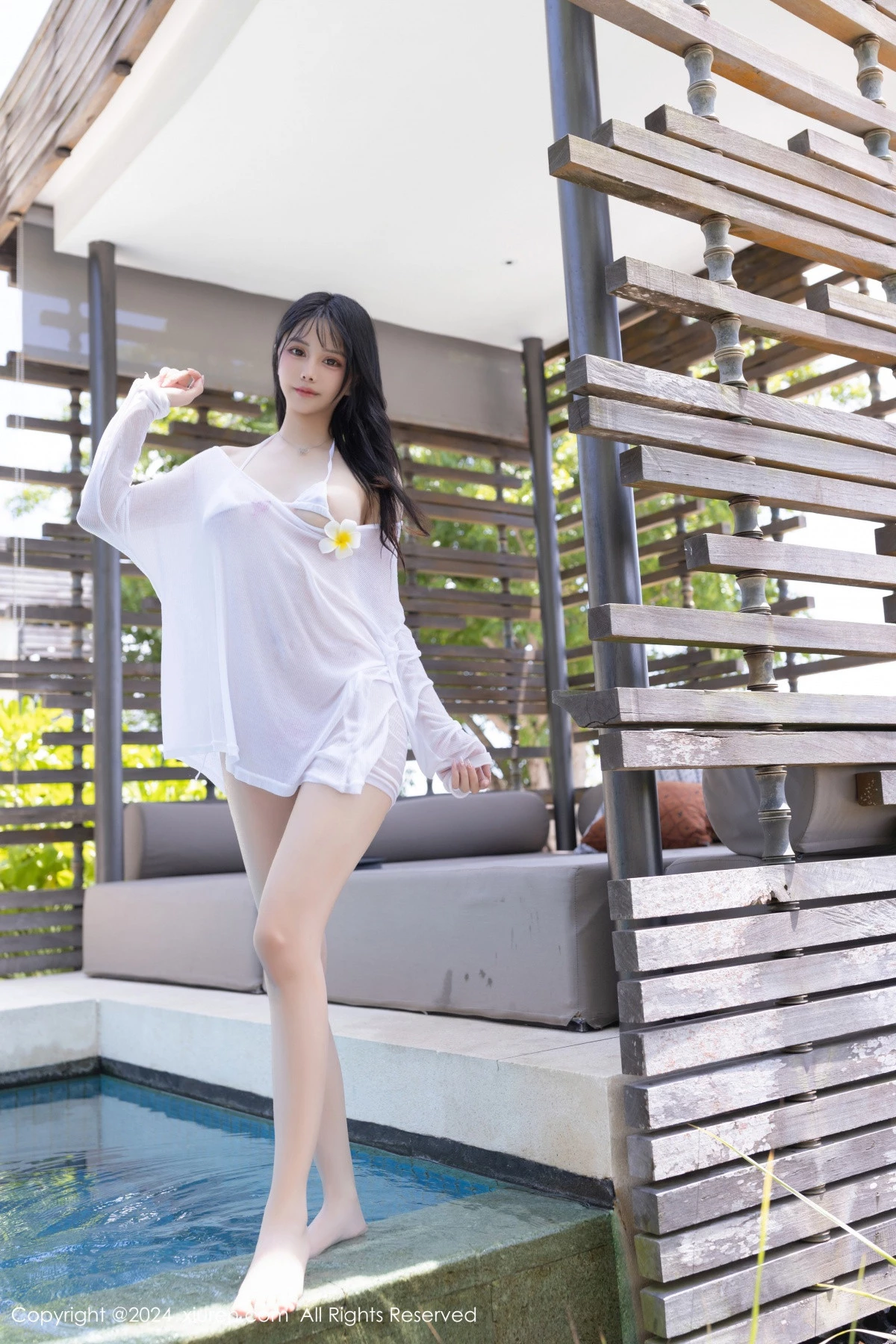 [[XiuRen秀人网]秀人网]No.8203_模特幼幼户外脱性感白T露白色三点式泳衣秀完美身材极致诱惑写真80P