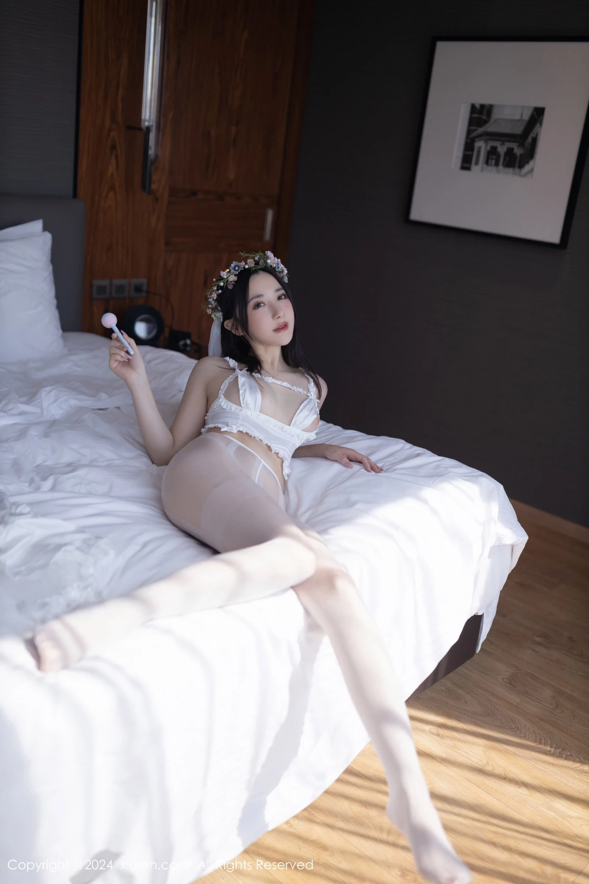 [[XiuRen秀人网]秀人网]No.8201_模特鱼子酱Fish泰国旅拍性感白色内衣配白丝袜秀曼妙身姿诱惑写真80P