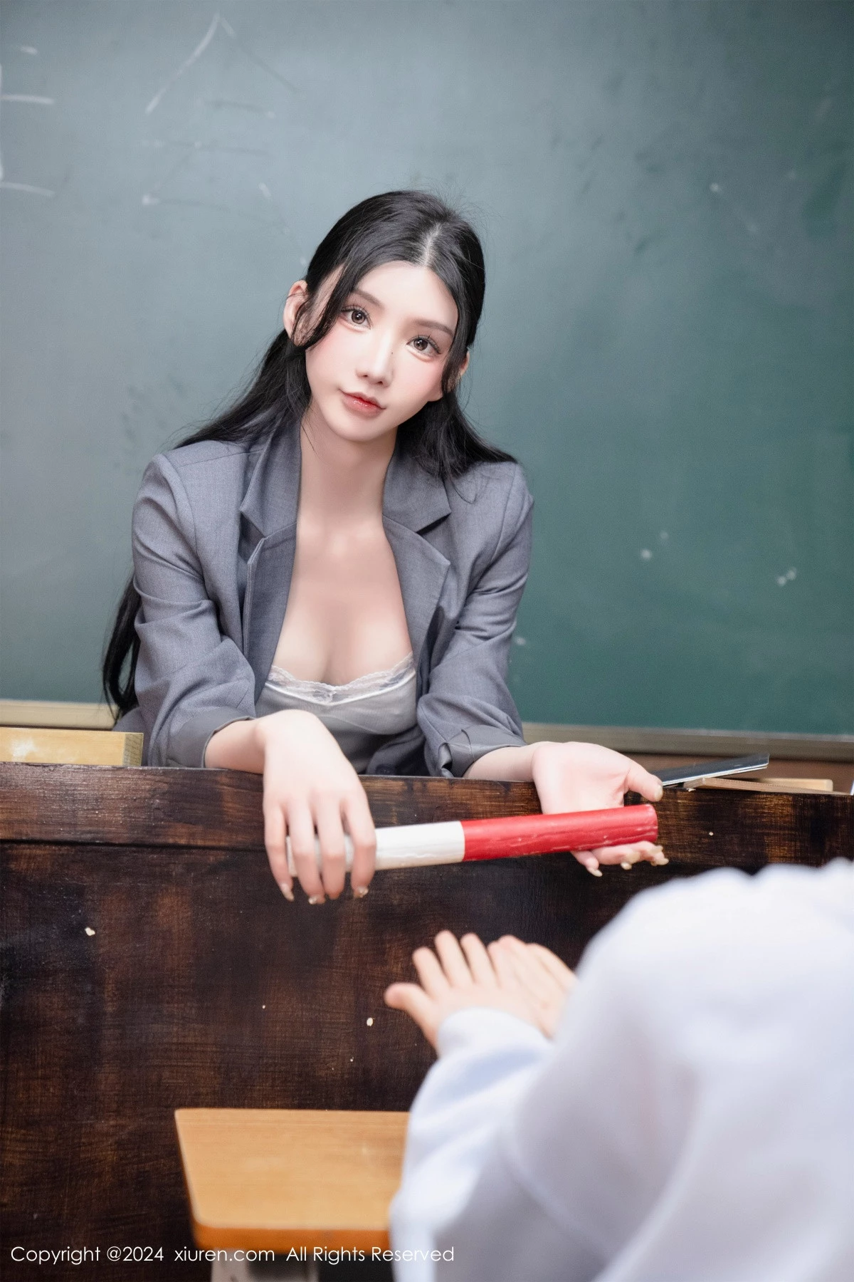 [[XiuRen秀人网]秀人网]No.8204_女神周于希Sally剧照主题性感灰色制服露超薄黑丝极致魅惑写真93P