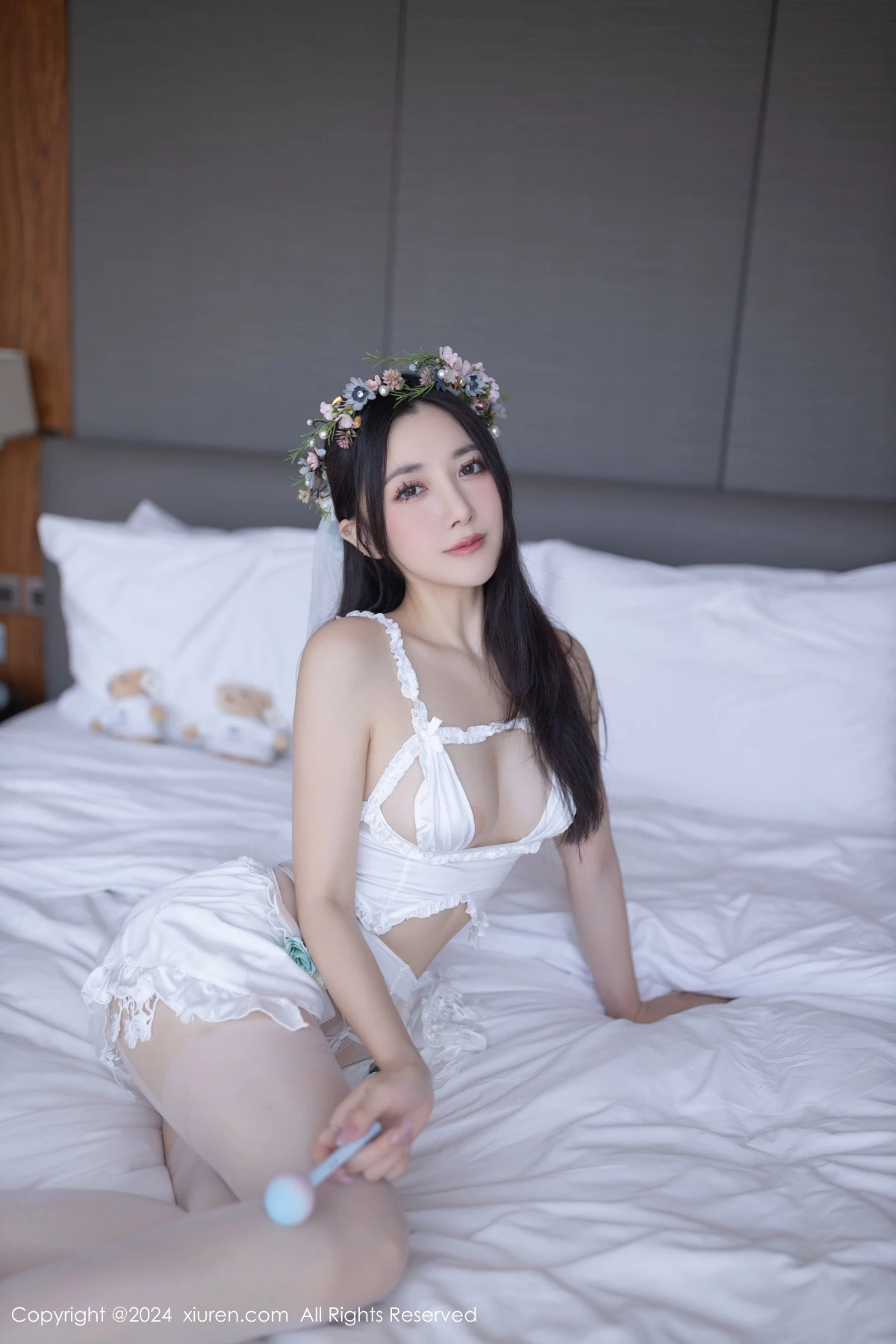 [[XiuRen秀人网]秀人网]No.8201_模特鱼子酱Fish泰国旅拍性感白色内衣配白丝袜秀曼妙身姿诱惑写真80P