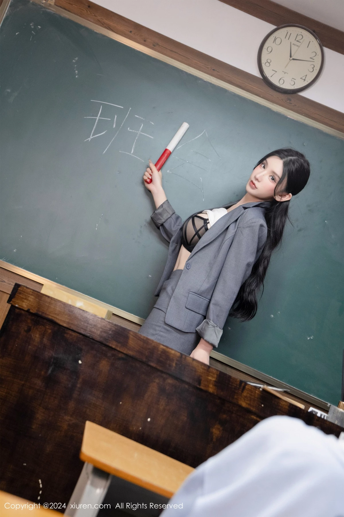 [[XiuRen秀人网]秀人网]No.8204_女神周于希Sally剧照主题性感灰色制服露超薄黑丝极致魅惑写真93P