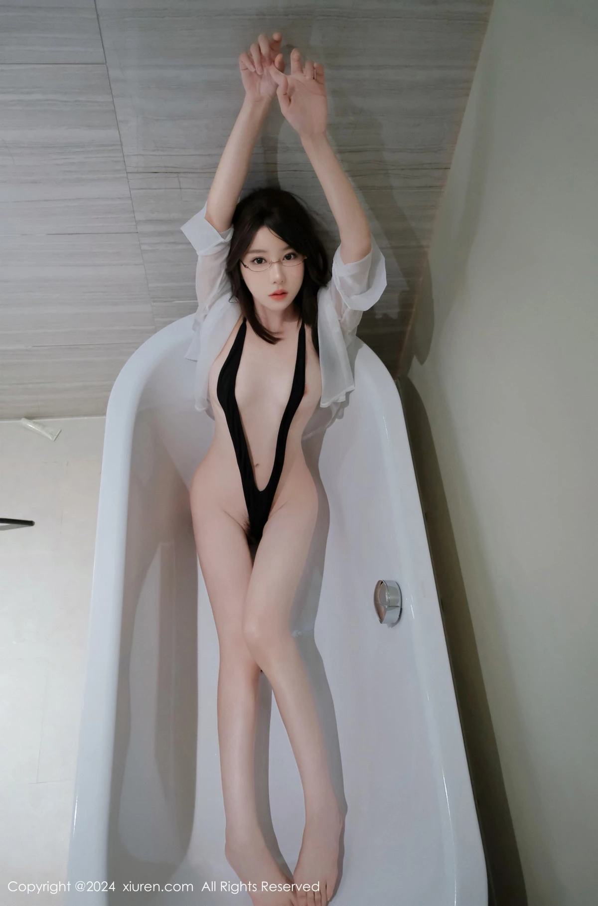 [[XiuRen秀人网]秀人网]No.8202_模特桃妖夭私房性感轻透白T露黑色情趣服饰秀惹火身材诱惑写真50P