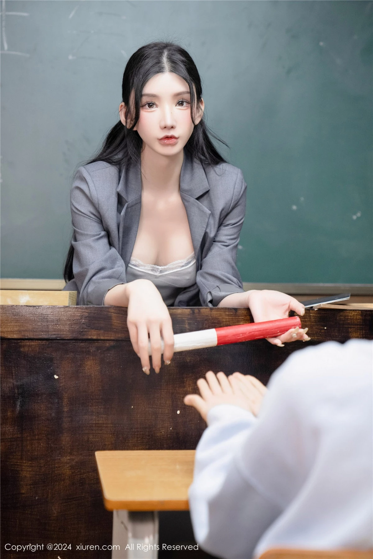 [[XiuRen秀人网]秀人网]No.8204_女神周于希Sally剧照主题性感灰色制服露超薄黑丝极致魅惑写真93P