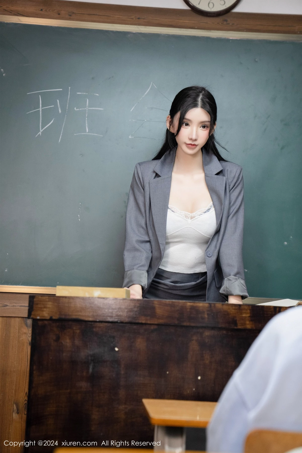 [[XiuRen秀人网]秀人网]No.8204_女神周于希Sally剧照主题性感灰色制服露超薄黑丝极致魅惑写真93P