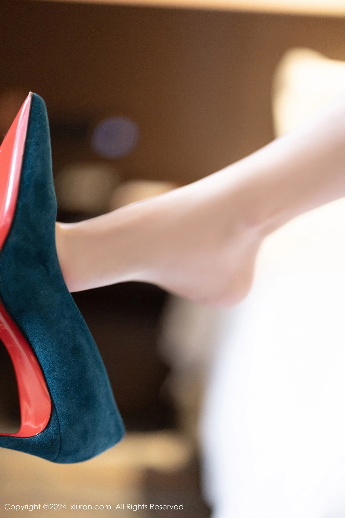 [[XiuRen秀人网]秀人网]No.8208_模特梦心玥淡蓝露肩连衣短裙+古典薄纱服饰秀曼妙身姿诱惑写真81P