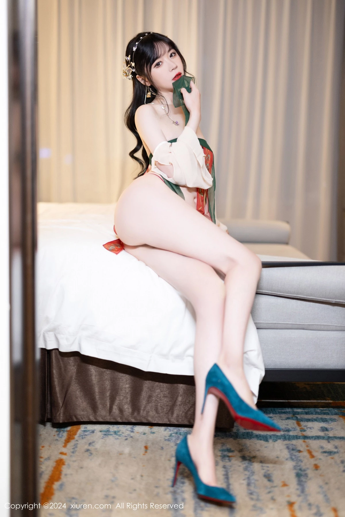 [[XiuRen秀人网]秀人网]No.8208_模特梦心玥淡蓝露肩连衣短裙+古典薄纱服饰秀曼妙身姿诱惑写真81P