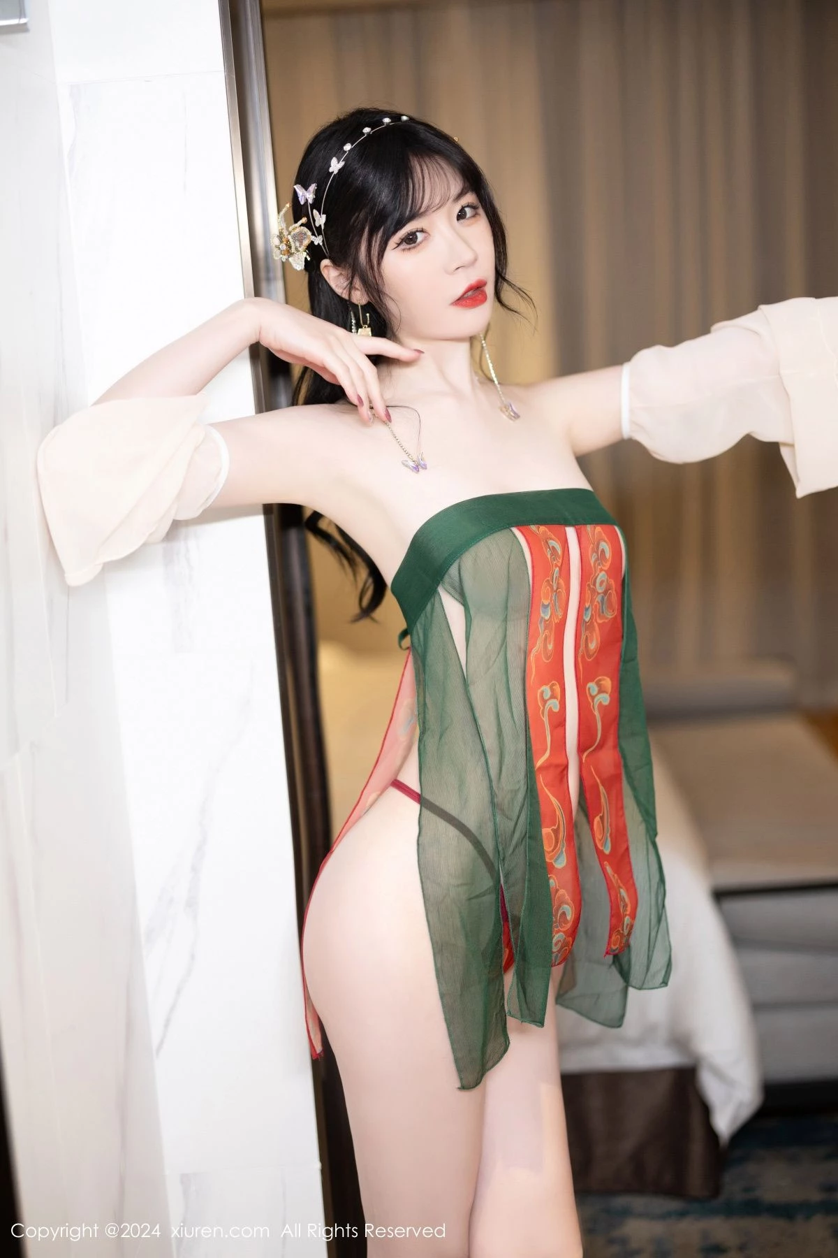 [[XiuRen秀人网]秀人网]No.8208_模特梦心玥淡蓝露肩连衣短裙+古典薄纱服饰秀曼妙身姿诱惑写真81P