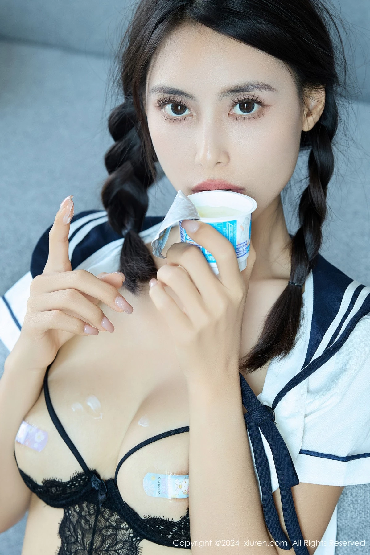 [[XiuRen秀人网]秀人网]No.8216_模特Lingyu69性感学生装露黑色蕾丝情趣内衣秀惹火身材诱惑写真72P