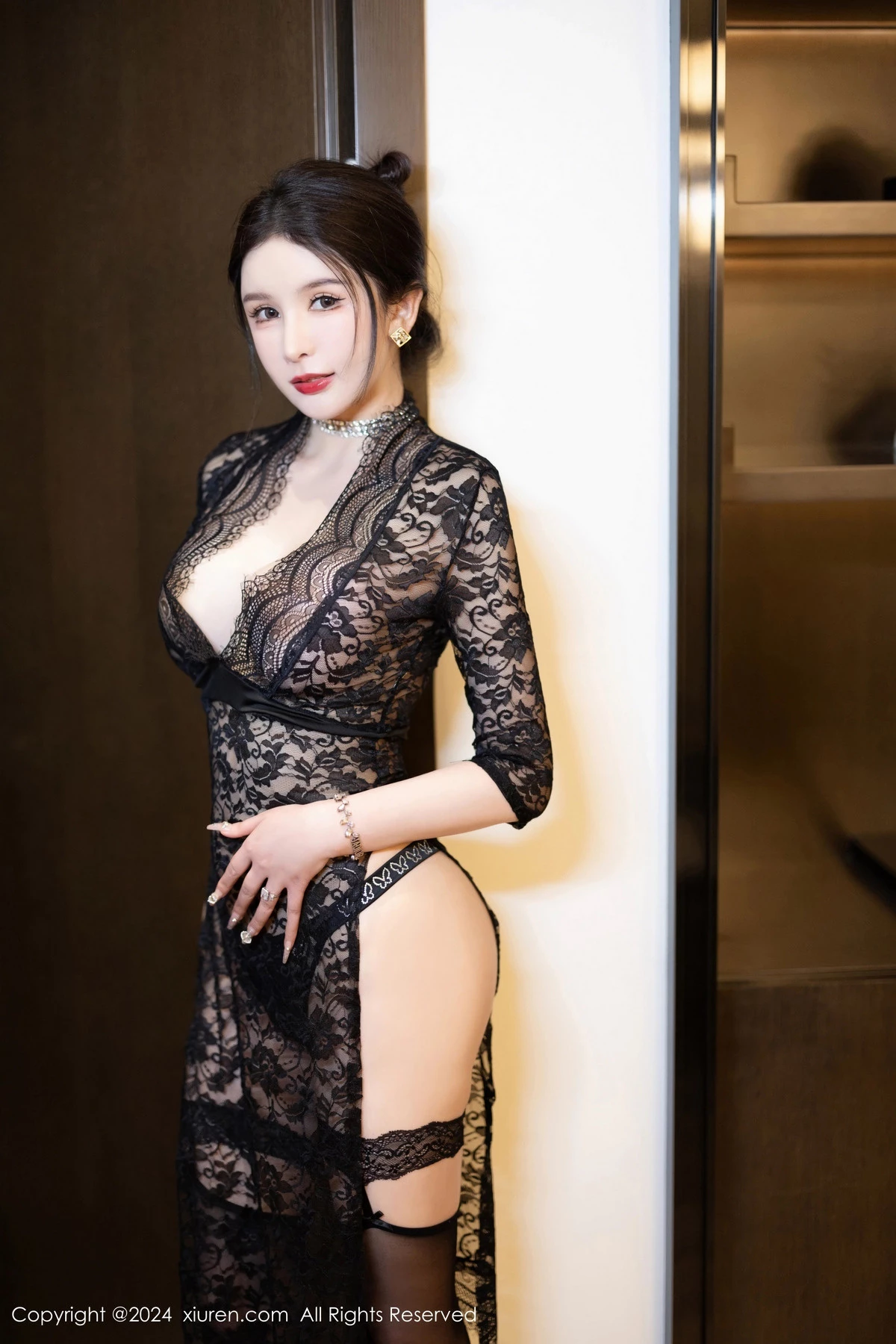 [[XiuRen秀人网]秀人网]No.8222_女神李丽莎性感黑色蕾丝连体服饰配黑丝袜秀完美身材诱惑写真72P