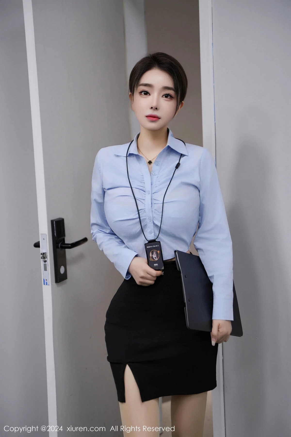 [[XiuRen秀人网]秀人网]No.8220_模特合集雨儿酱eve写字楼场景性感Ol装扮配原色丝袜迷人诱惑写真75P