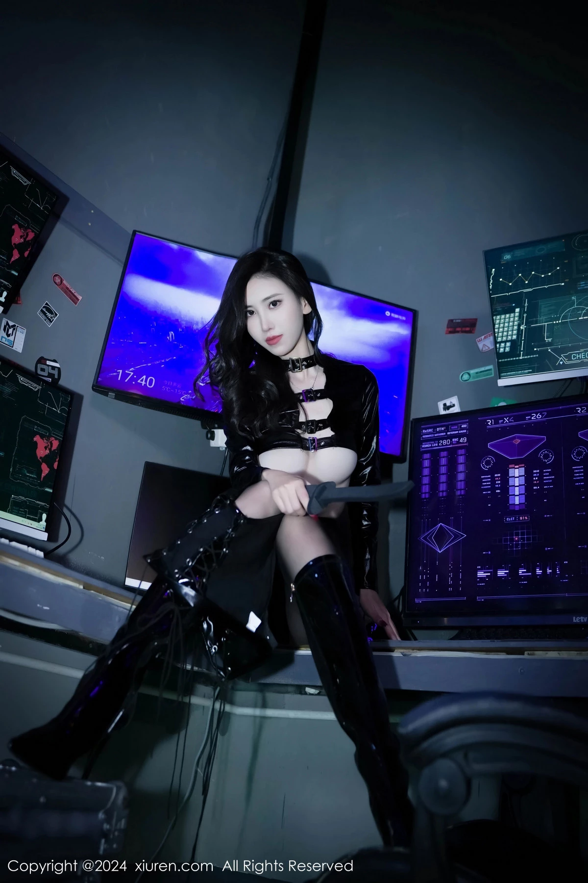 [[XiuRen秀人网]秀人网]No.8219_模特章芃芃黑色皮质服饰配黑皮短裙露超薄黑丝秀美腿诱惑写真71P