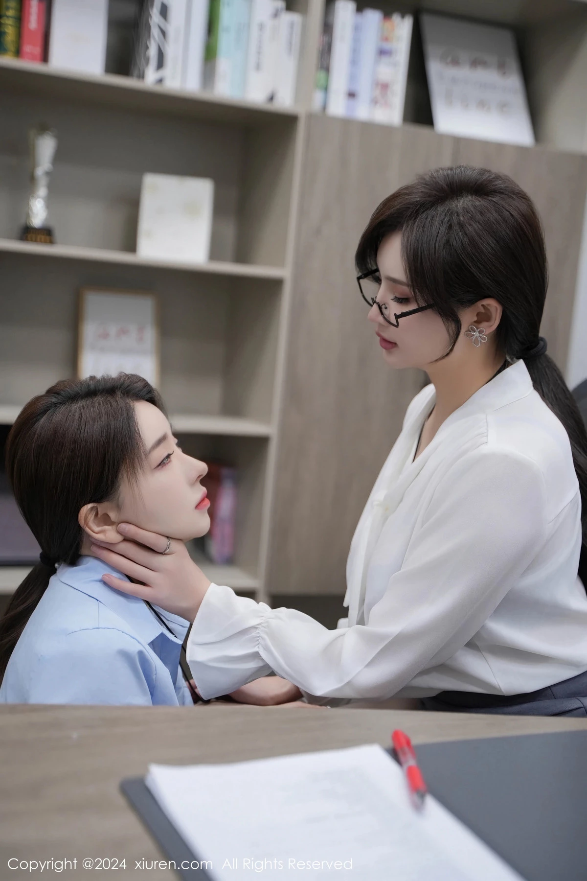 [[XiuRen秀人网]秀人网]No.8220_模特合集雨儿酱eve写字楼场景性感Ol装扮配原色丝袜迷人诱惑写真75P