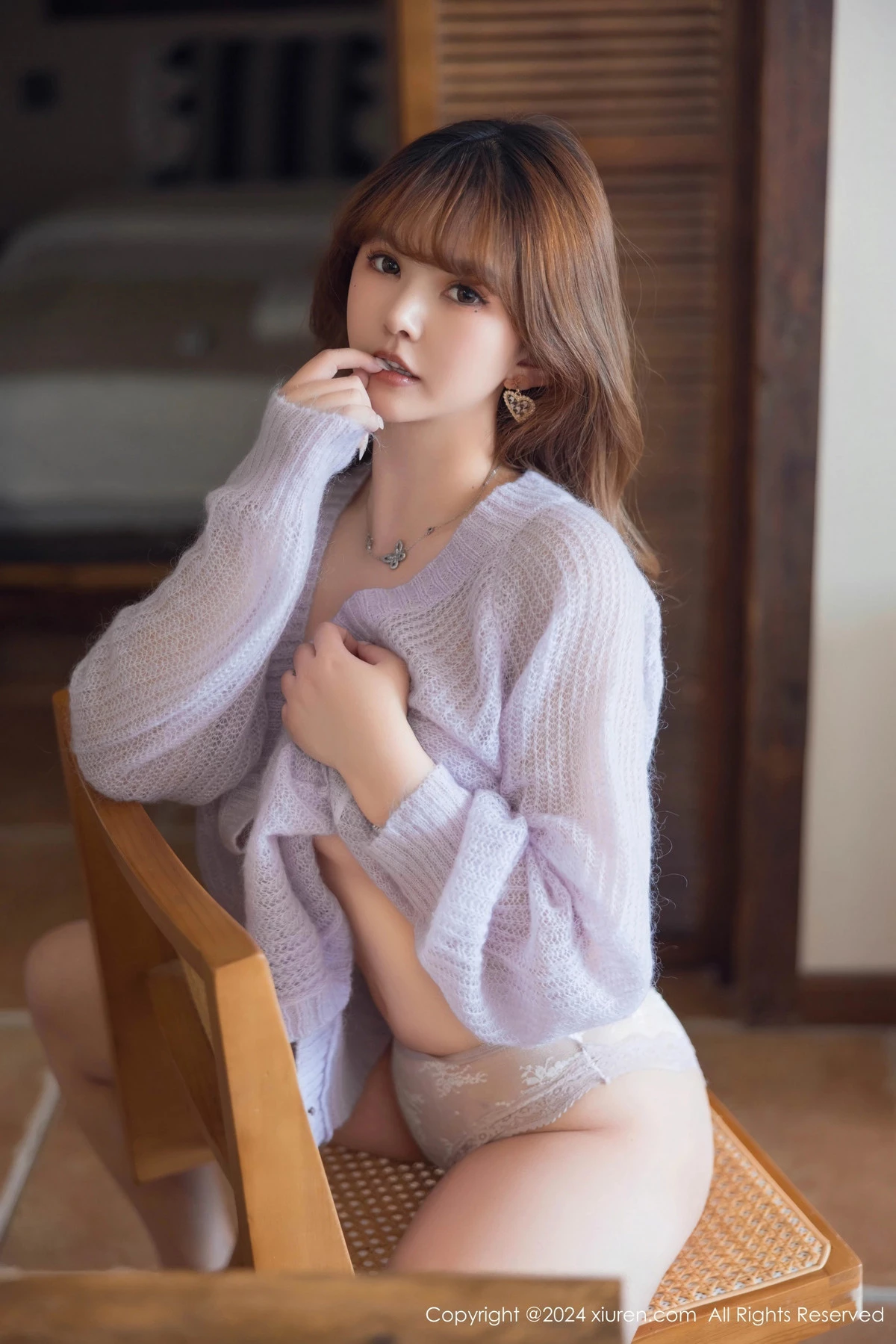 [[XiuRen秀人网]秀人网]No.8228_模特张思允Nice性感灰色轻透上衣配无内肉丝秀惹火身材诱惑写真85P