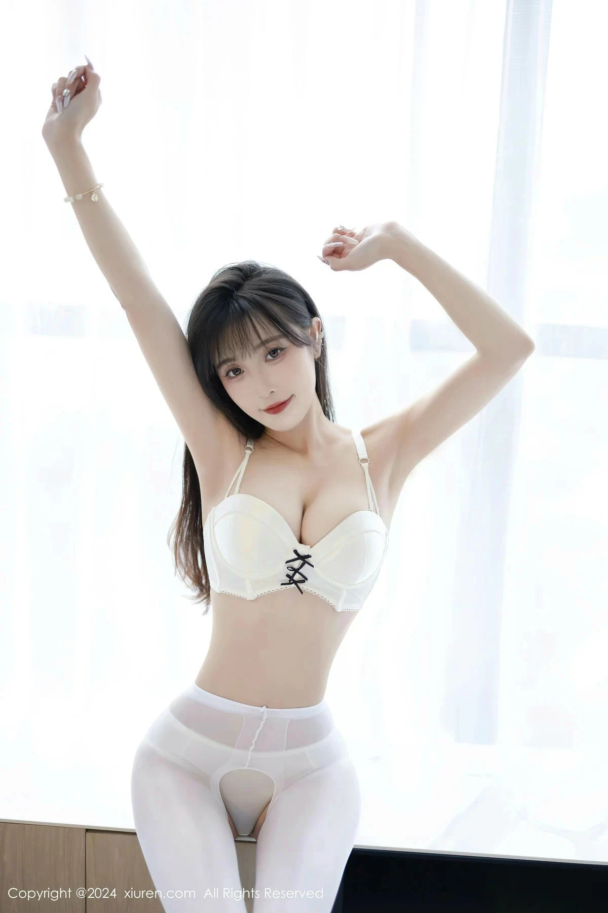 [[XiuRen秀人网]秀人网]No.8231_模特林星阑性感花色旗袍露白色内衣配开档白丝秀美腿诱惑写真84P