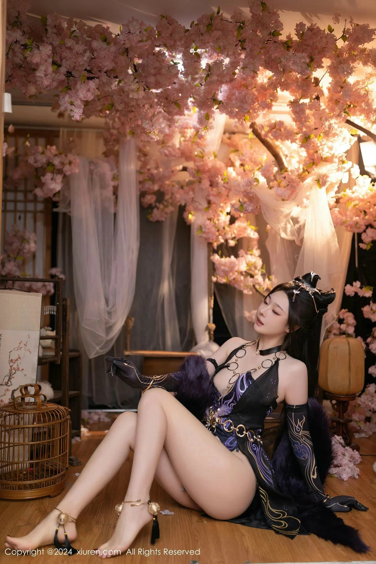 [[XiuRen秀人网]秀人网]No.8232_模特小逗逗性感紫色情趣旗袍服饰半脱秀曼妙身姿惹火诱惑写真80P