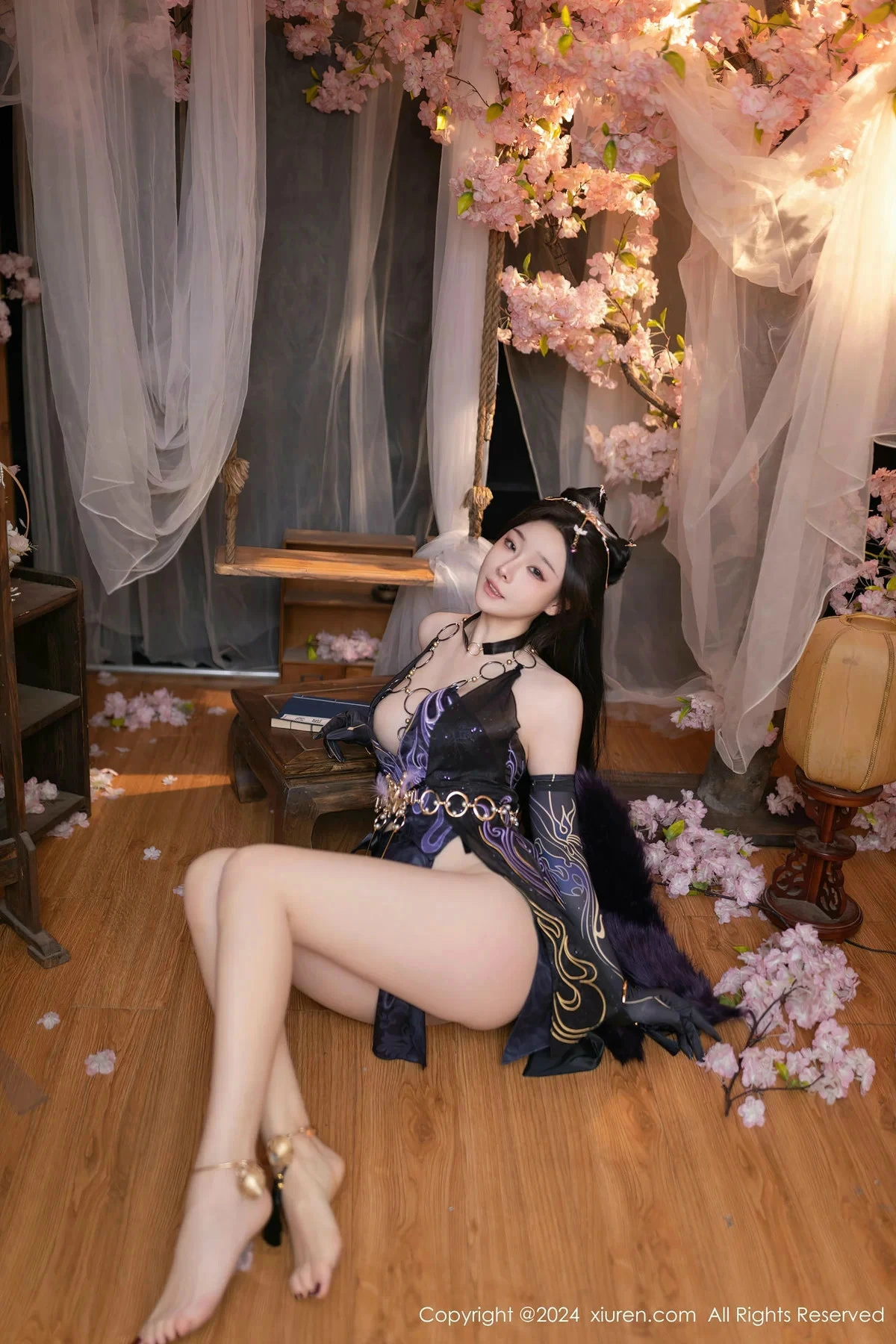 [[XiuRen秀人网]秀人网]No.8232_模特小逗逗性感紫色情趣旗袍服饰半脱秀曼妙身姿惹火诱惑写真80P