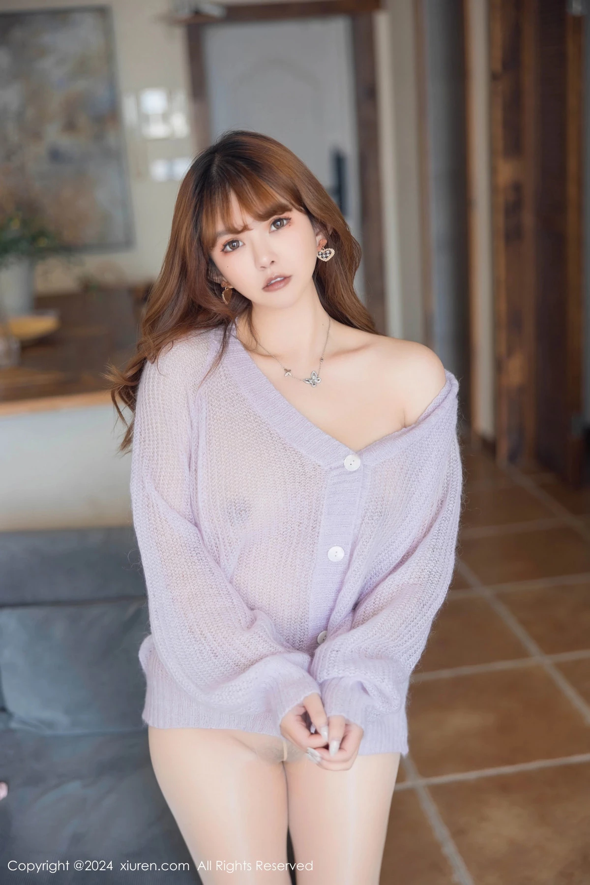 [[XiuRen秀人网]秀人网]No.8228_模特张思允Nice性感灰色轻透上衣配无内肉丝秀惹火身材诱惑写真85P