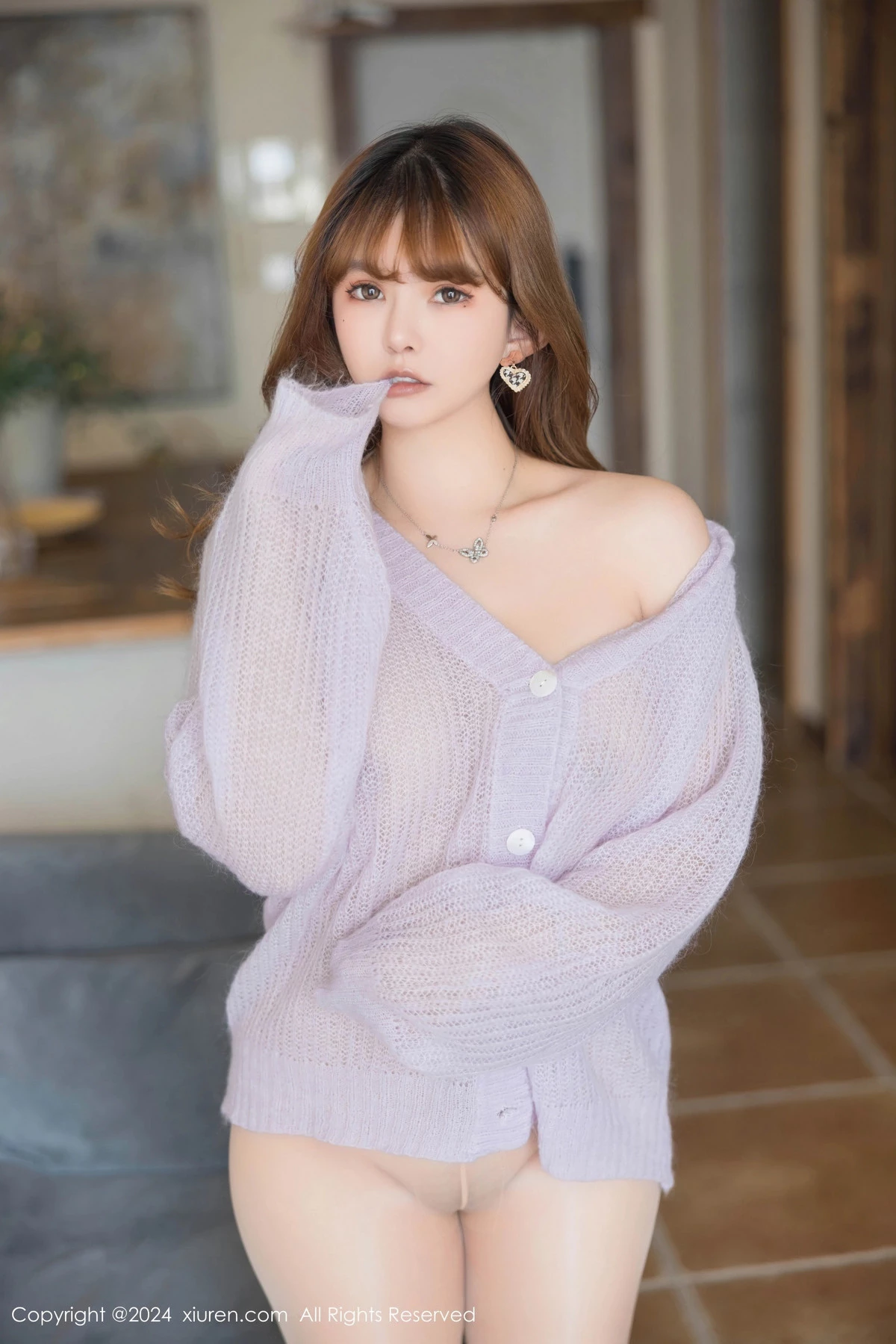 [[XiuRen秀人网]秀人网]No.8228_模特张思允Nice性感灰色轻透上衣配无内肉丝秀惹火身材诱惑写真85P