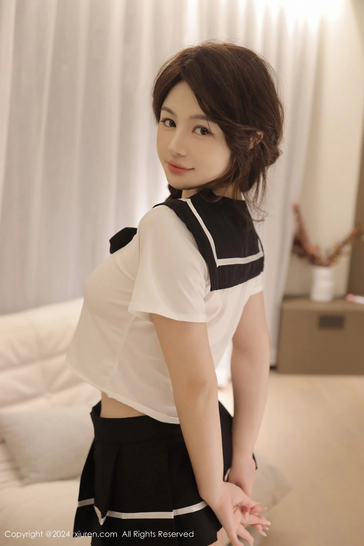 [[XiuRen秀人网]秀人网]No.8229_模特沈思怡性感学生短裙套装配白色腿袜秀翘臀美腿迷人诱惑写真55P